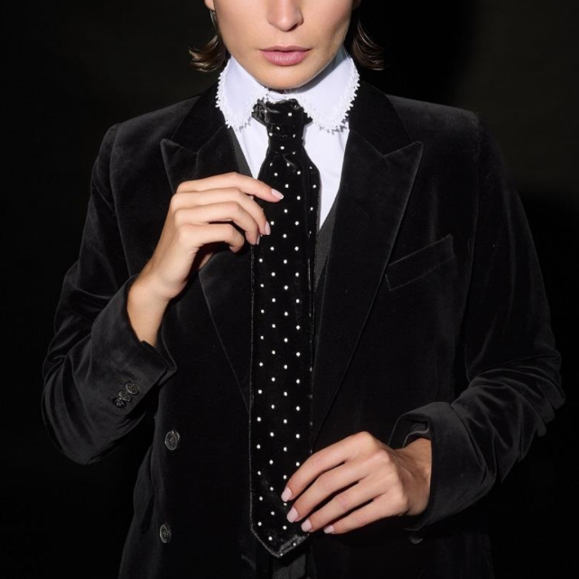 1CI1004-072 CATHERINE OSTI Tie ‘’Lou’’ Black With White Polka Dots (A-K11-E)