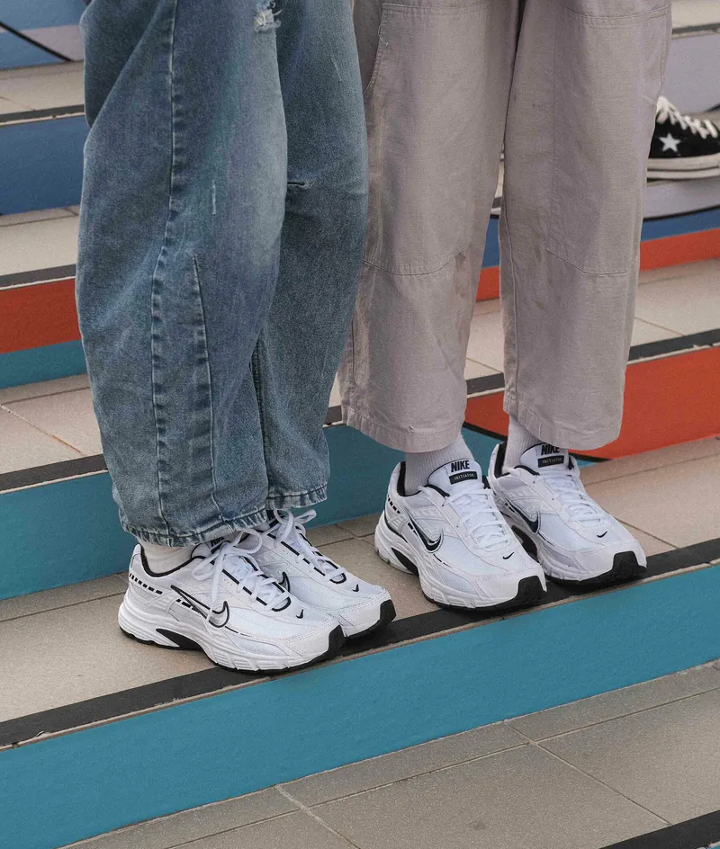 NIKE INITIATOR 復古慢跑鞋 復古白黑勾 [限時勁減!]