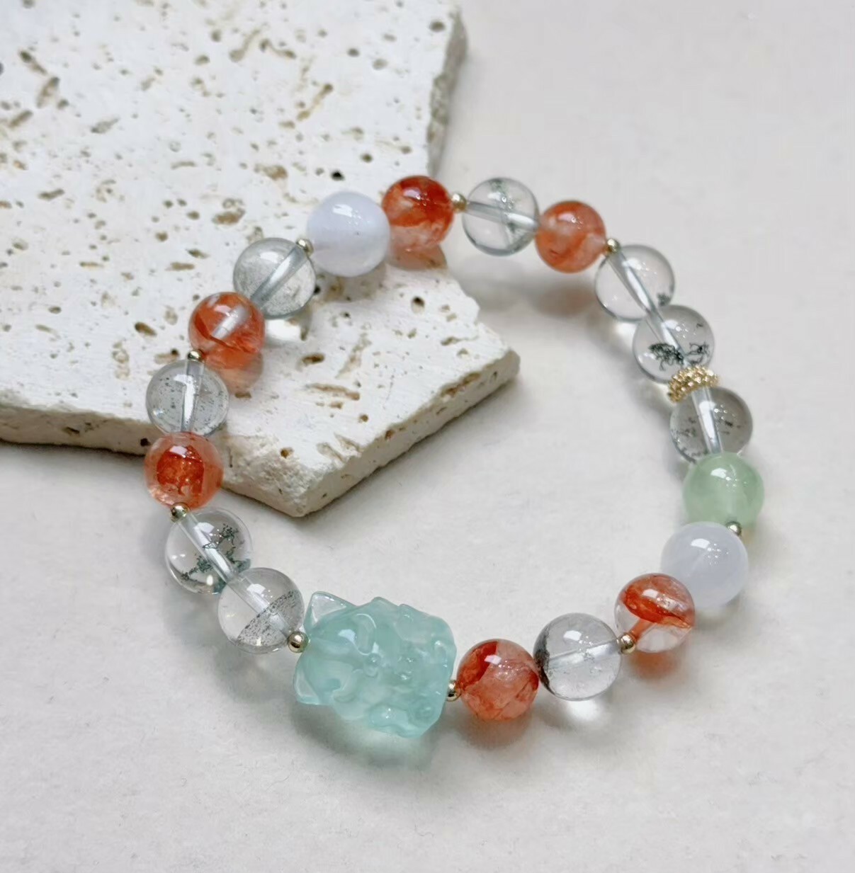 杏花微紅|螢石狐仙/綠幽靈/白幽靈/葡萄石/紅膠花手鍊