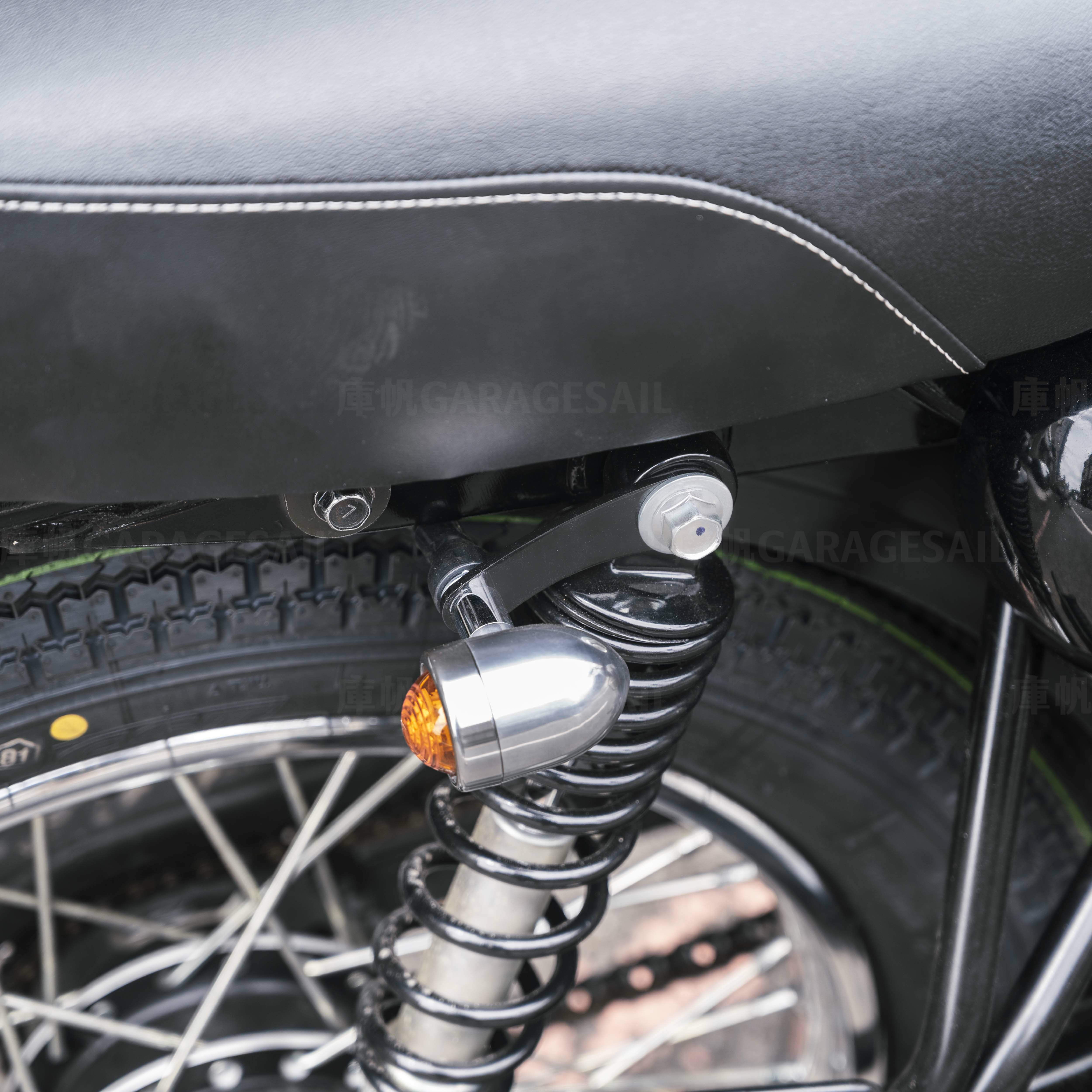 川崎 W175 後方向燈 位移 支架 (避震位置)