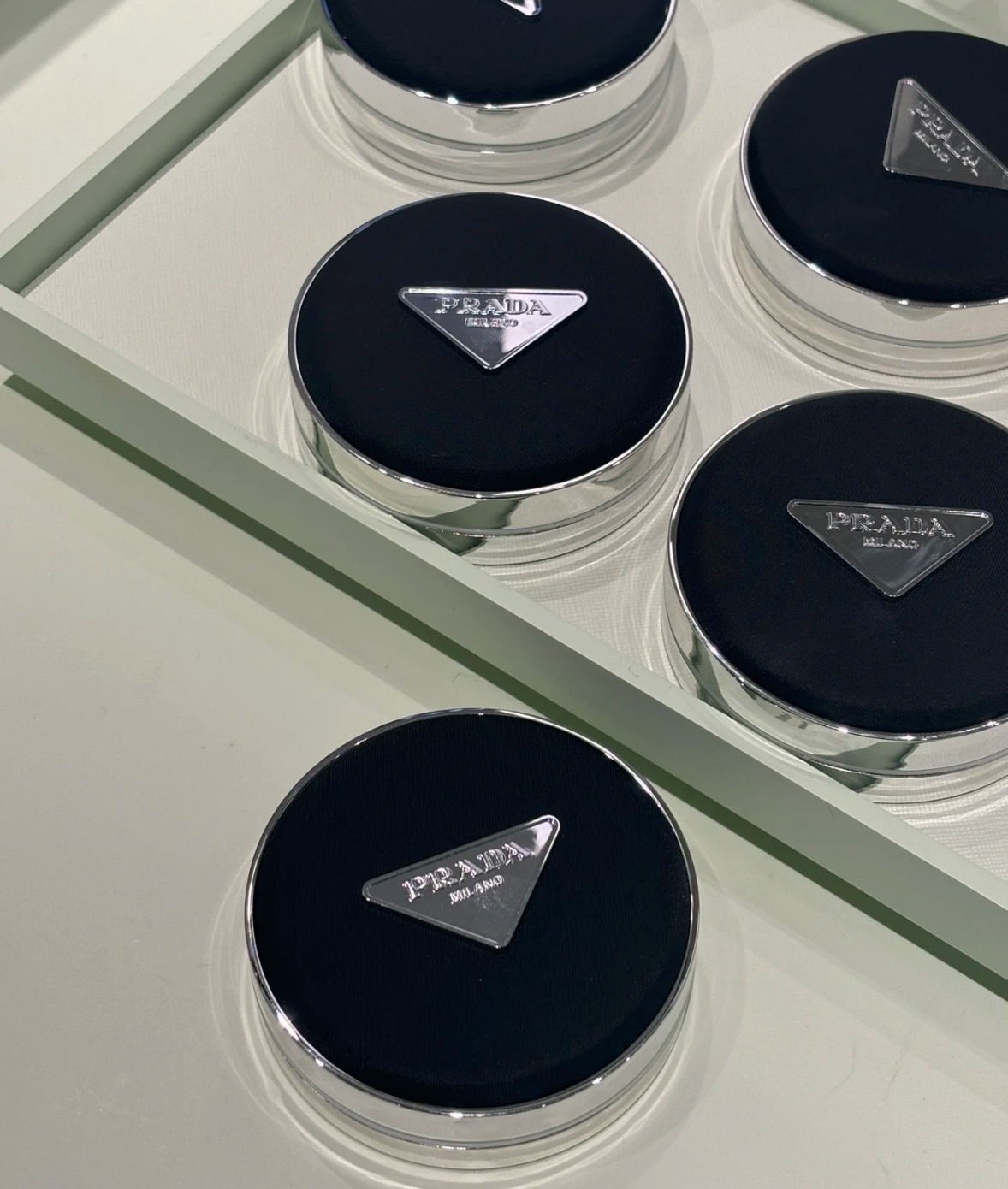 𝐏𝐫𝐚𝐝𝐚霧光尼龍氣墊