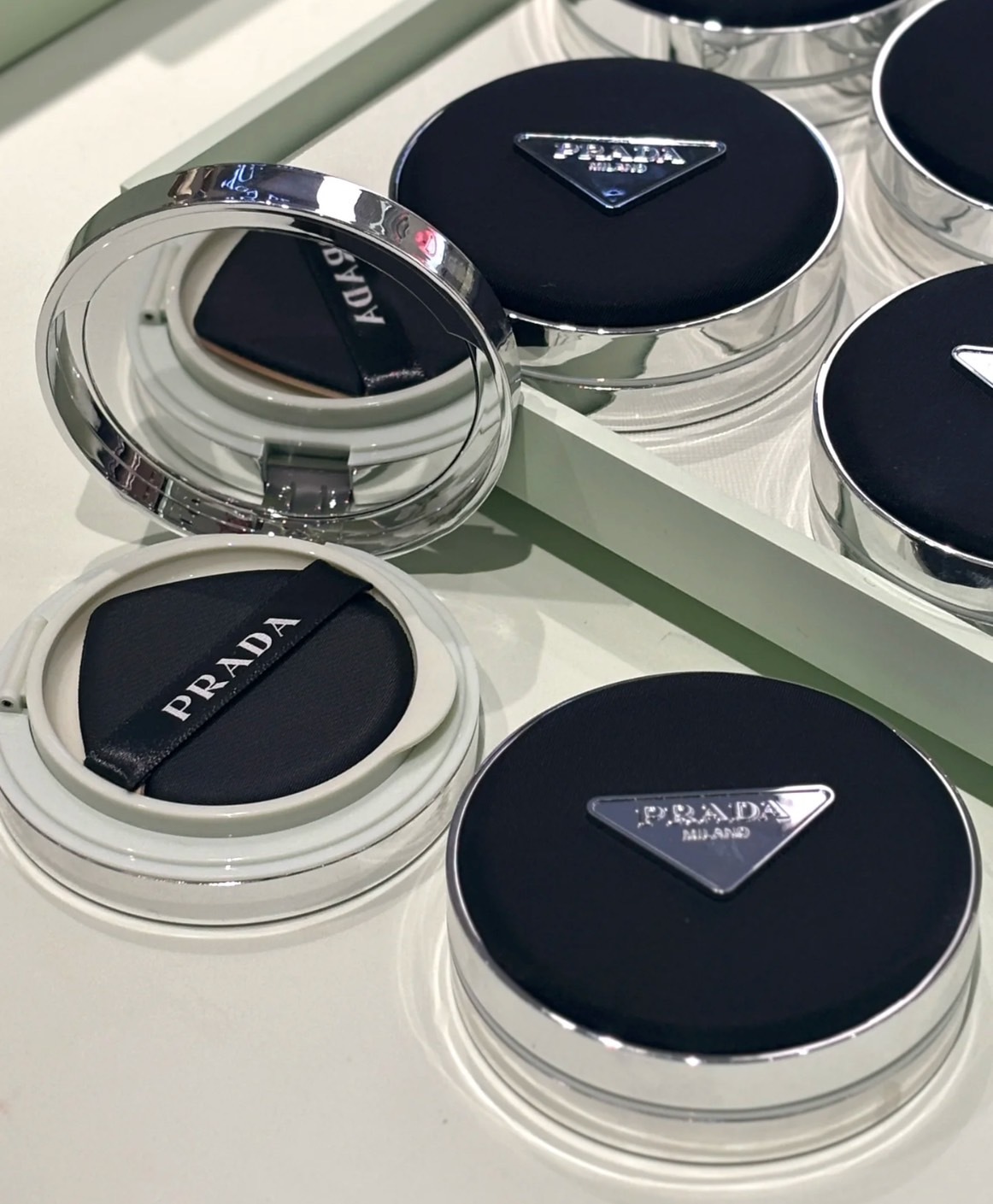 𝐏𝐫𝐚𝐝𝐚霧光尼龍氣墊