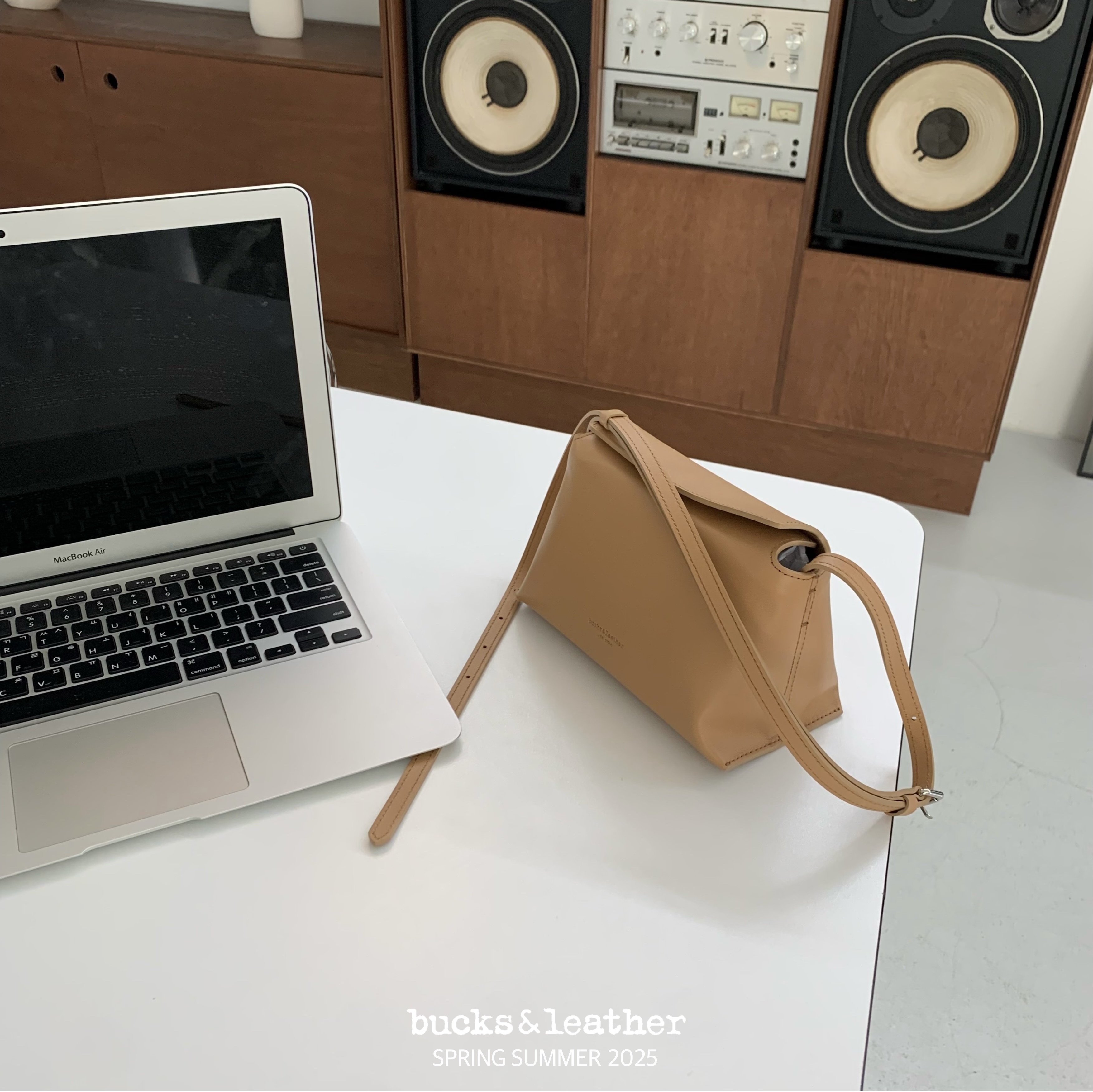 BL36O 磁貼枕頭包 Mini size 牛皮