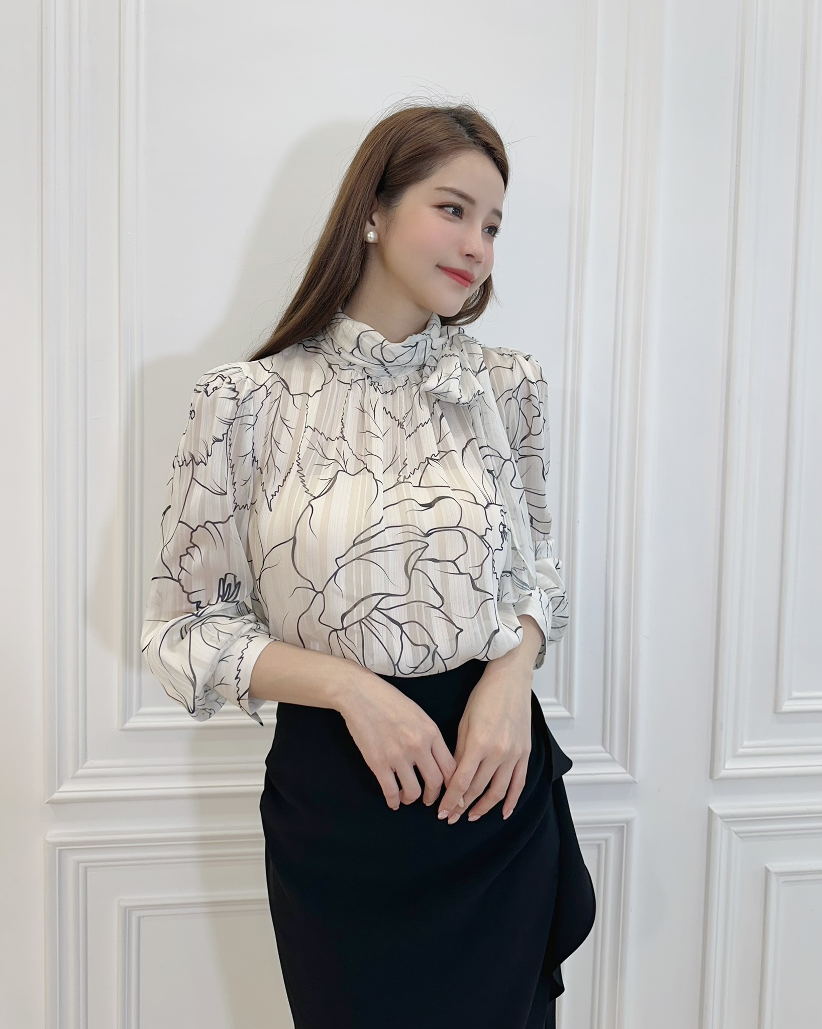 壓褶綁帶花卉線條上衣