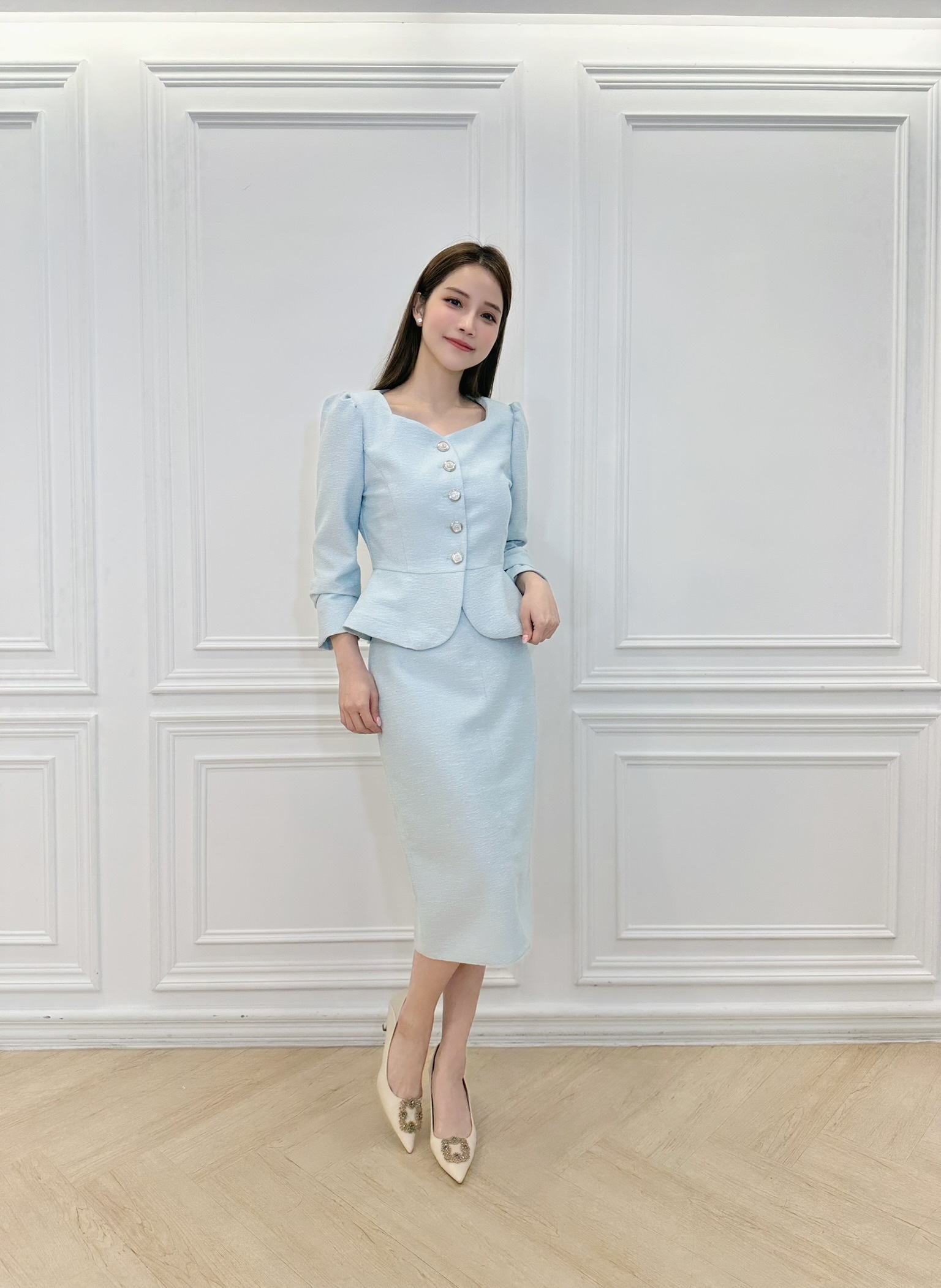 輕奢方V領合身套裝