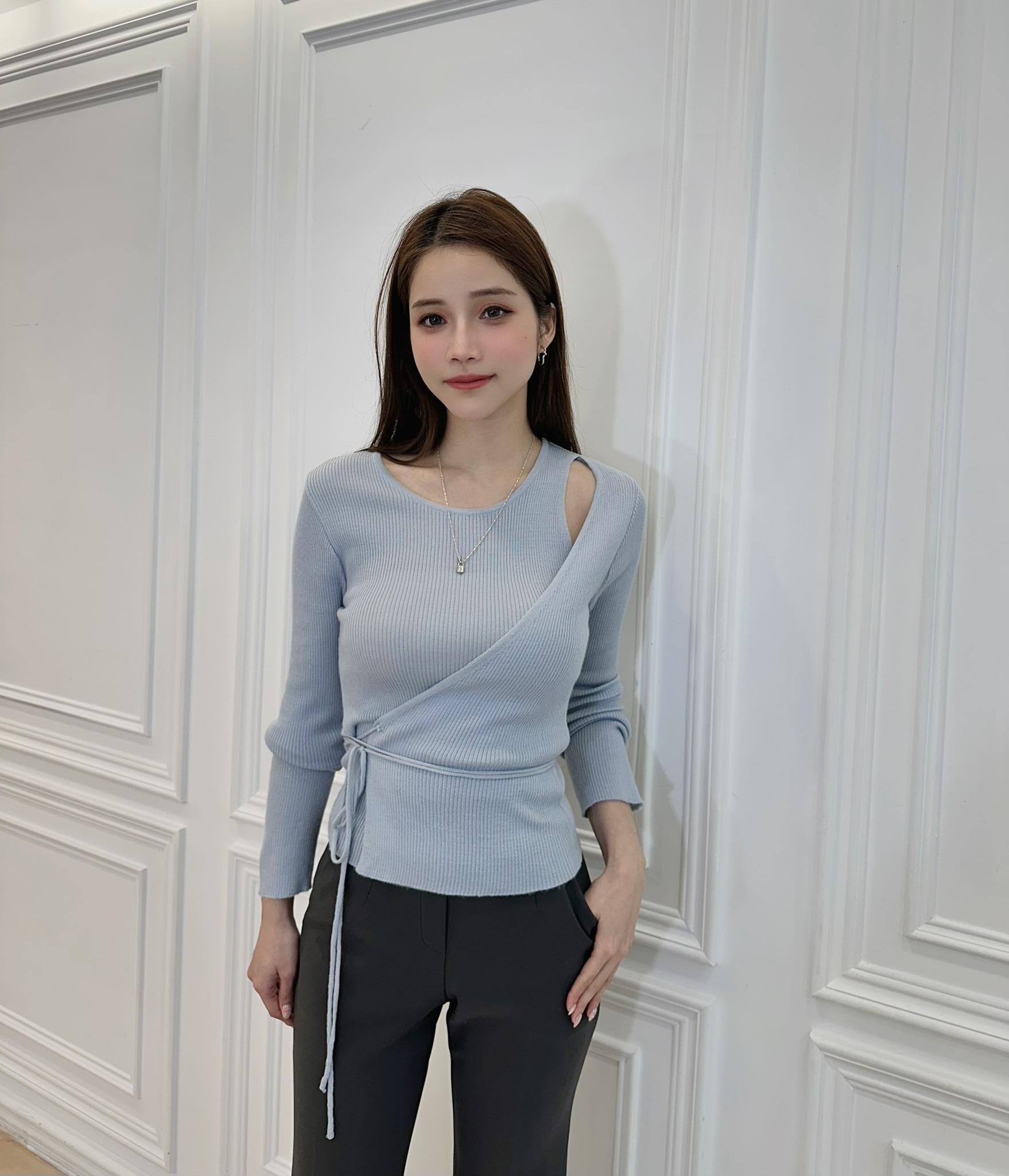 側綁帶肩簍空針織上衣