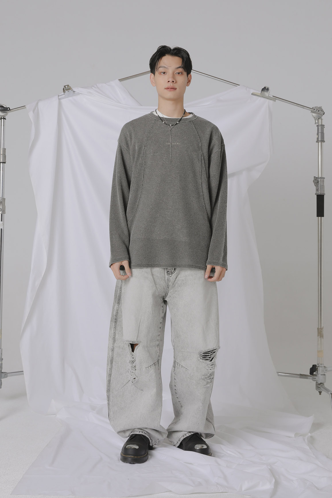 Pigmented Incision Long Sleeve Tee #上衣