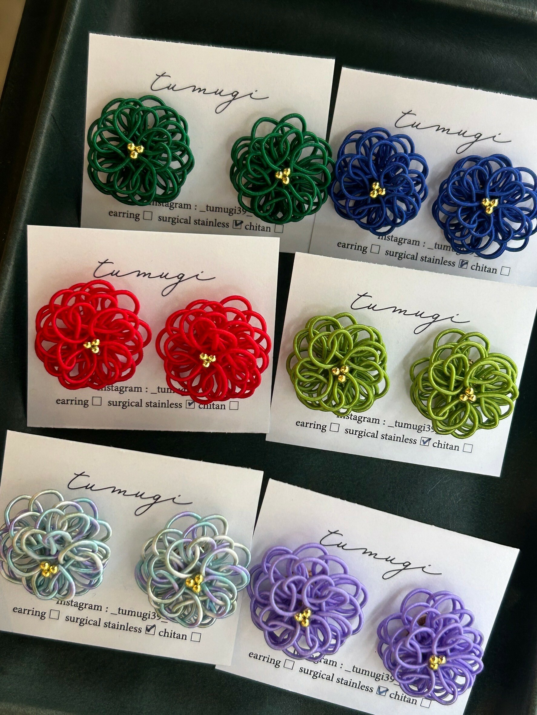 [TUMUGI] 水引絨花球耳環 | 鉛色 | 耳針 | NO.55