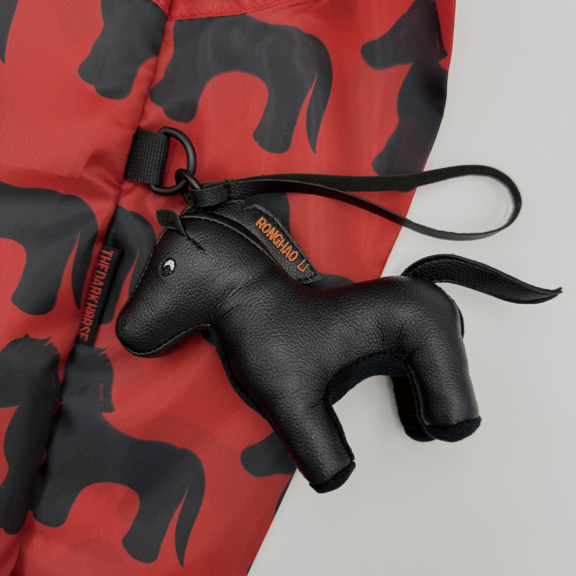 李榮浩 THE DARK HORSE 黑馬 世界巡迴演唱會 周邊商品黑馬公仔吊飾