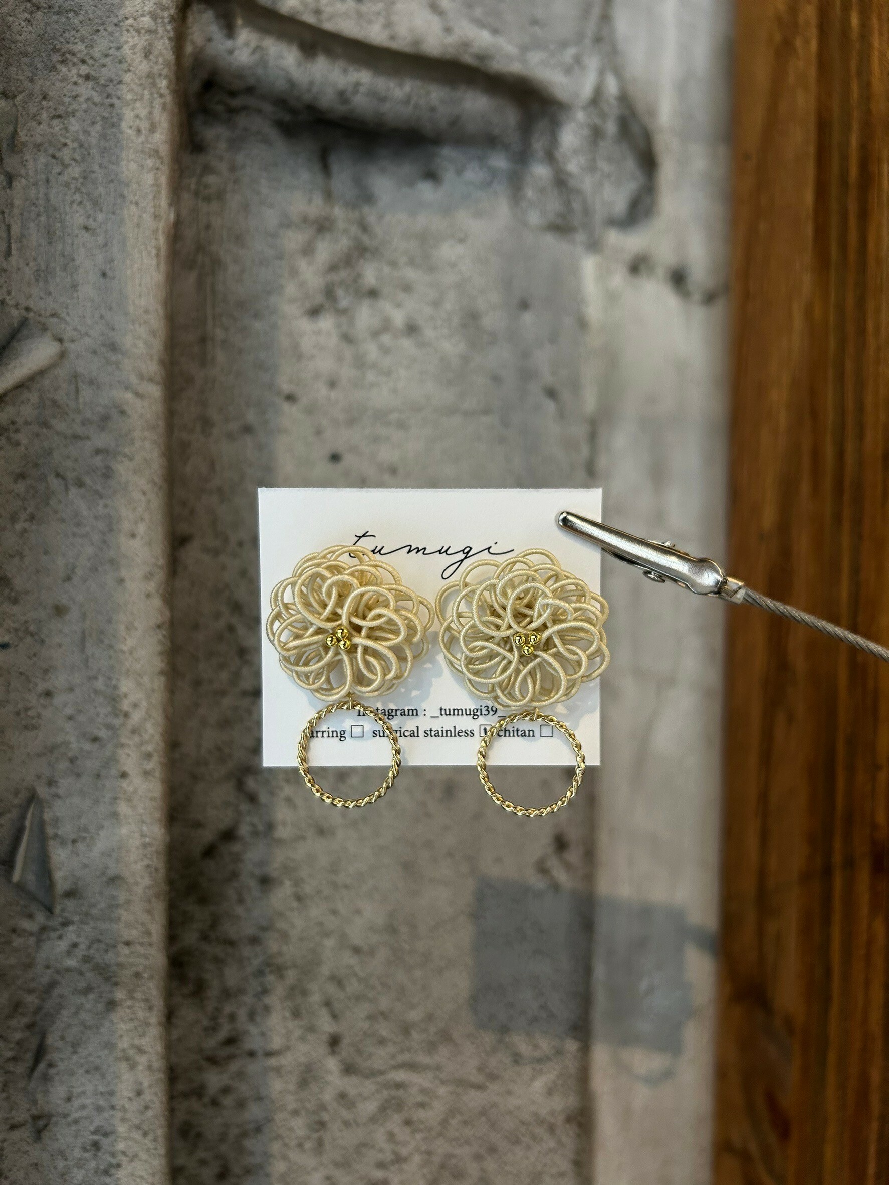 [TUMUGI] 水引絨球花環耳環 | 棉練色 | 耳針 | NO.108