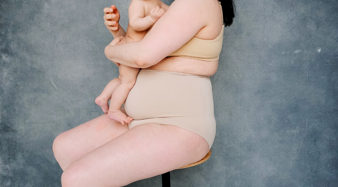 產後是女性人生中的重要階段，通常會先在月子中心度過一段時間。回到家後，還是要小心照顧，產後照護不周全