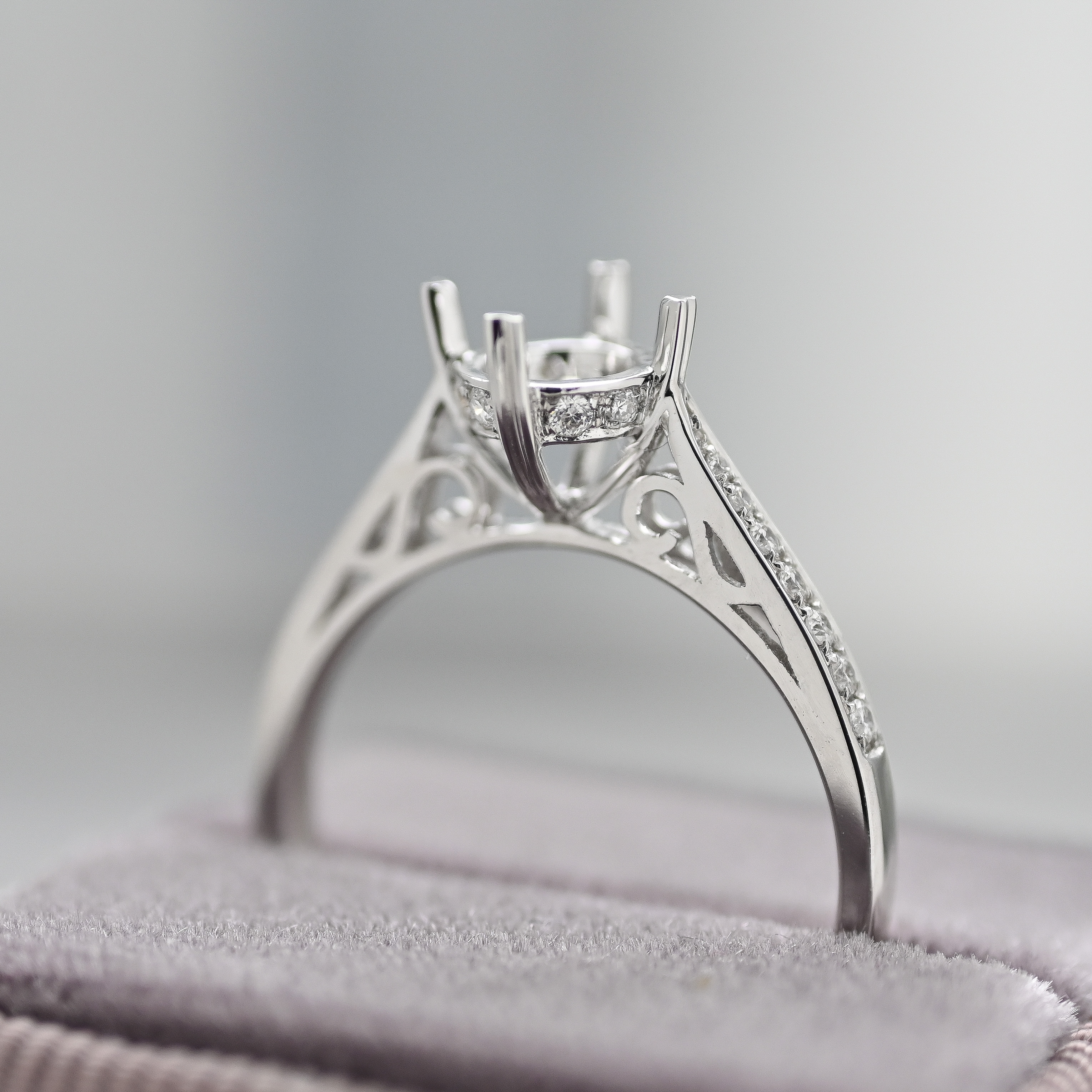 18K 1.00ct Diamond Ring Setting