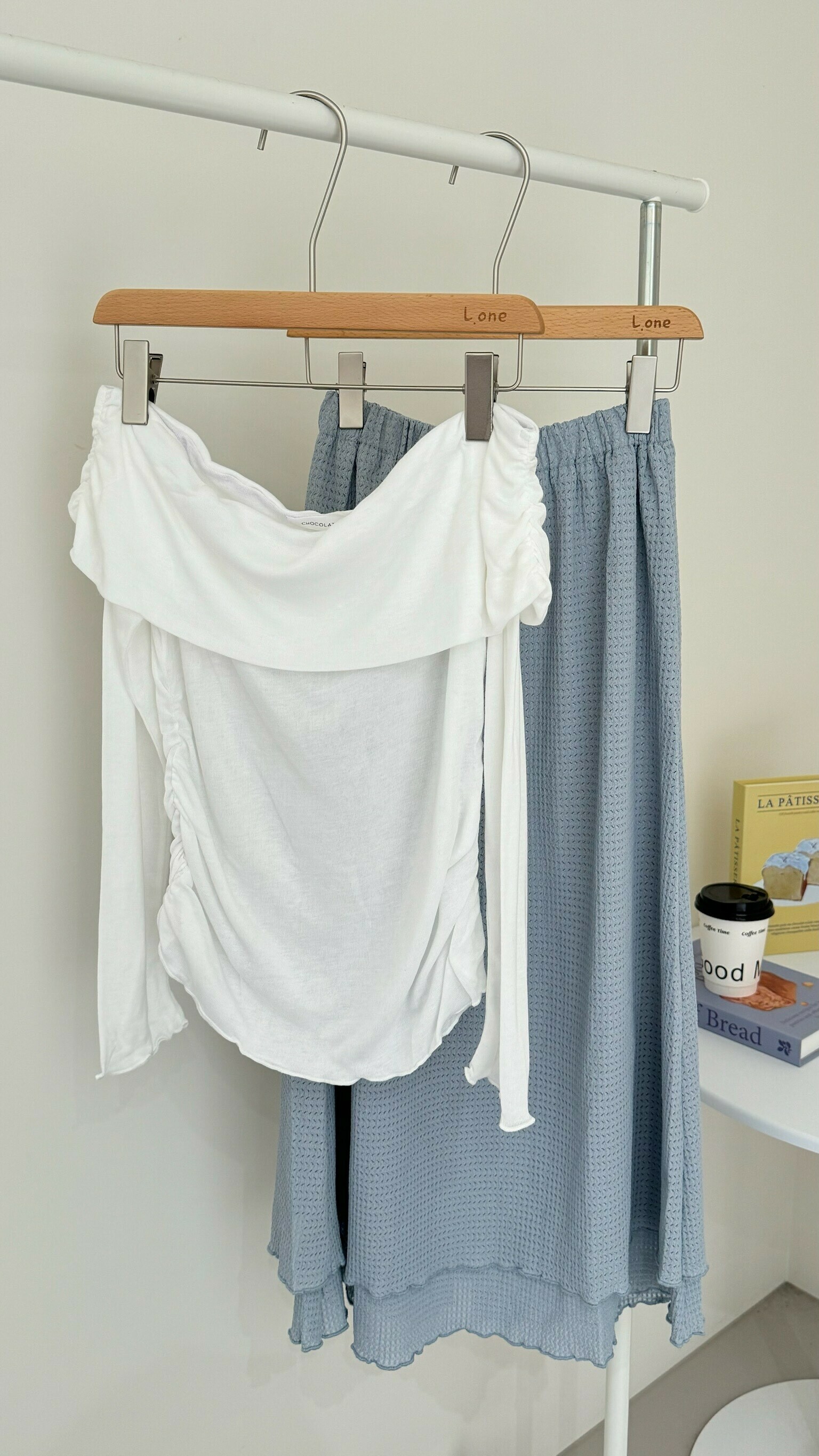 一字領木耳邊上衣