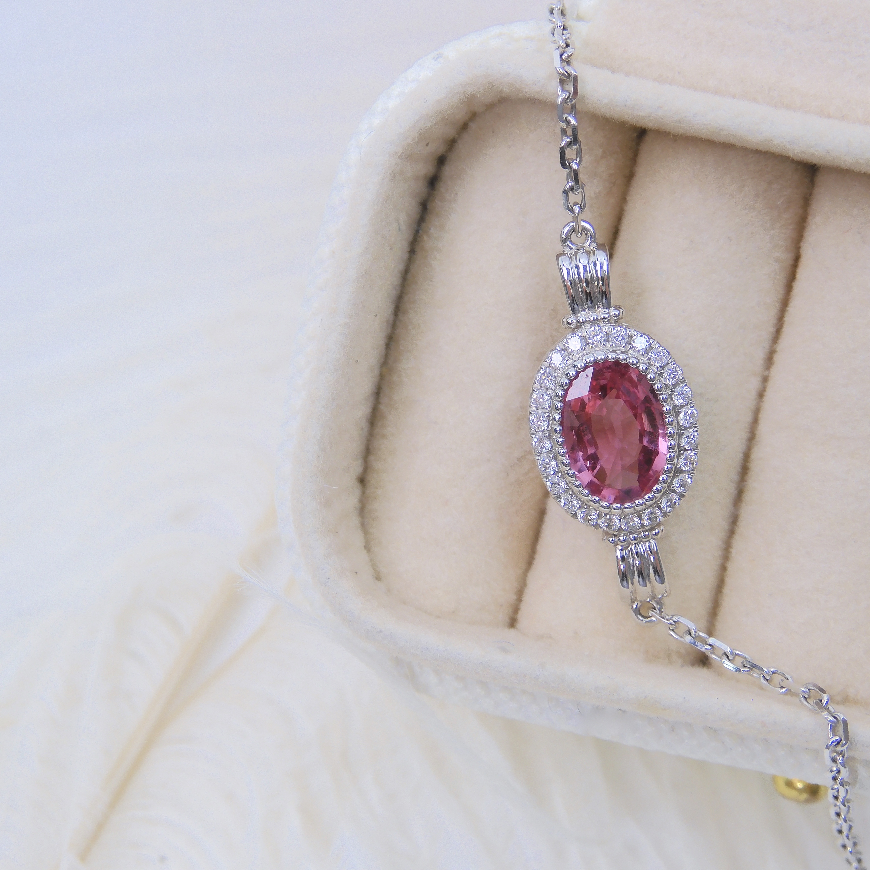 18K金 1.09ct 粉紅藍寶石手鏈 (配國際證書)