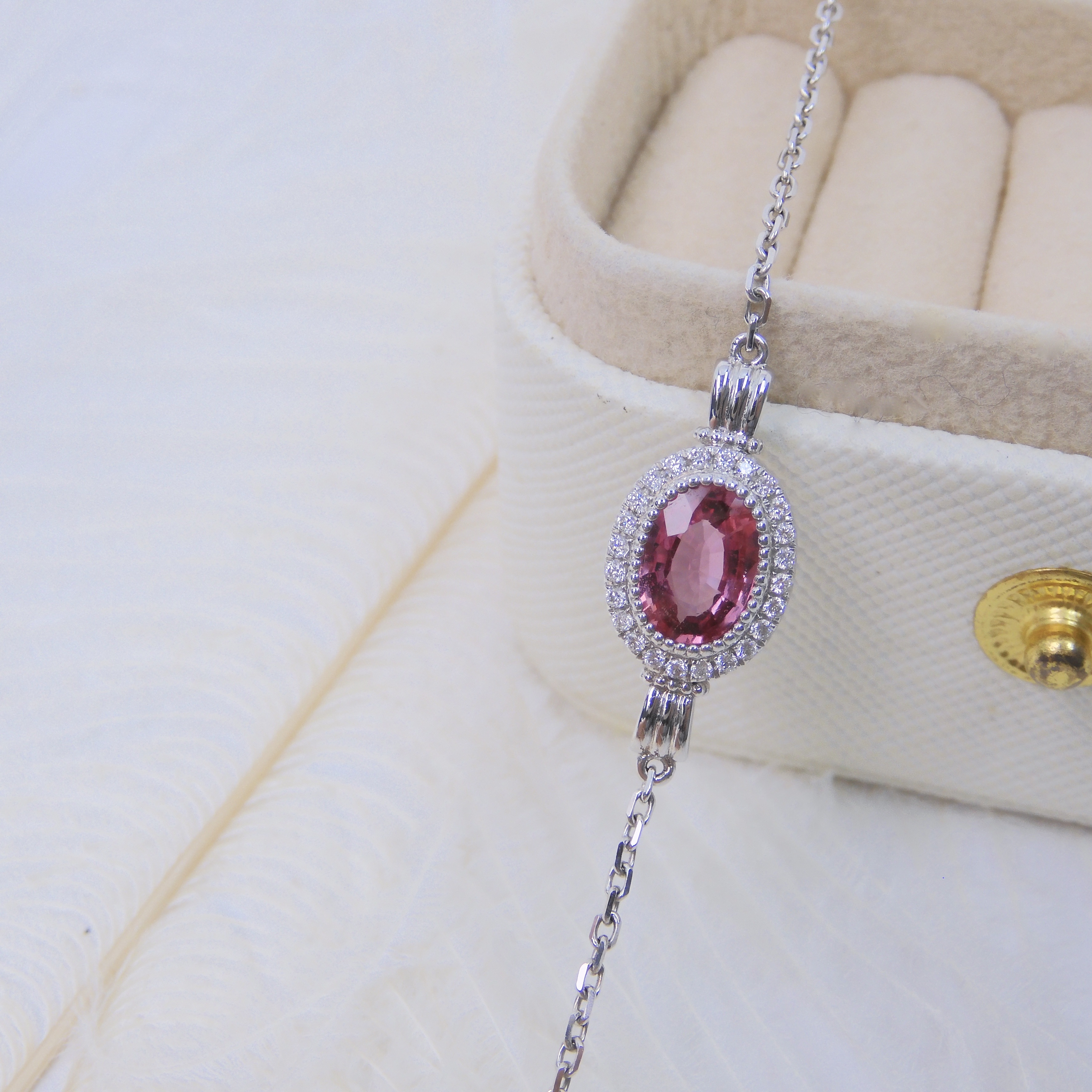 18K金 1.09ct 粉紅藍寶石手鏈 (配國際證書)