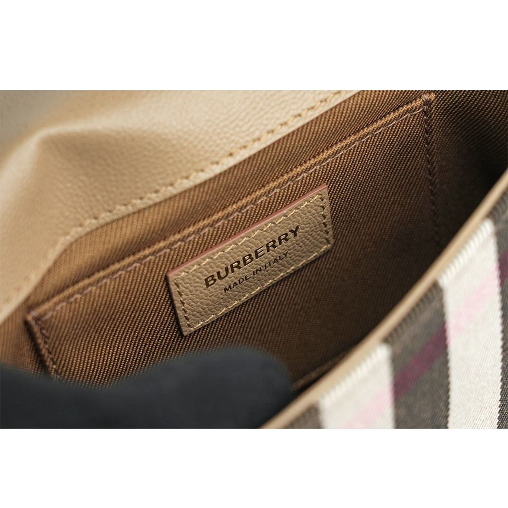【BURBERRY】Hampshire 新款格紋帆布拼皮革手拿包/斜背包(栗子色)80845041