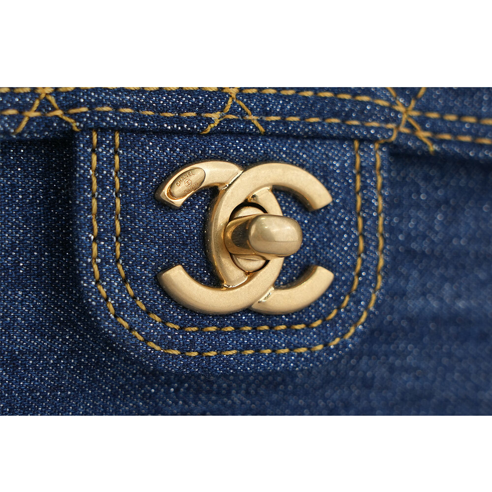 【CHANEL 】金色CC Logo 牛仔菱格紋手提/斜背二用豆腐包(單寧藍)AS4051 B10732 NN574
