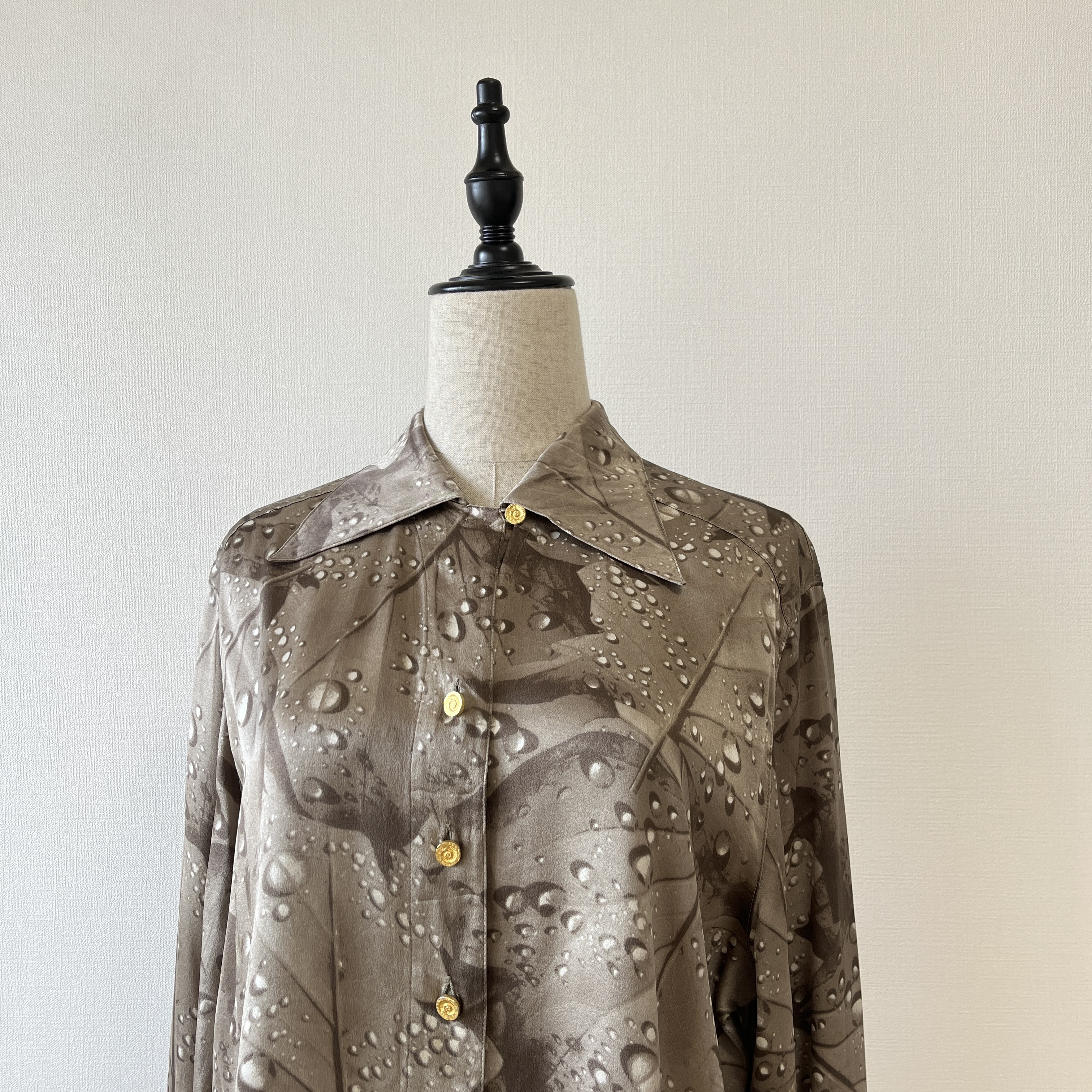 ESCADA 90年代德國製燕麥色氣泡圖案絲質上衣