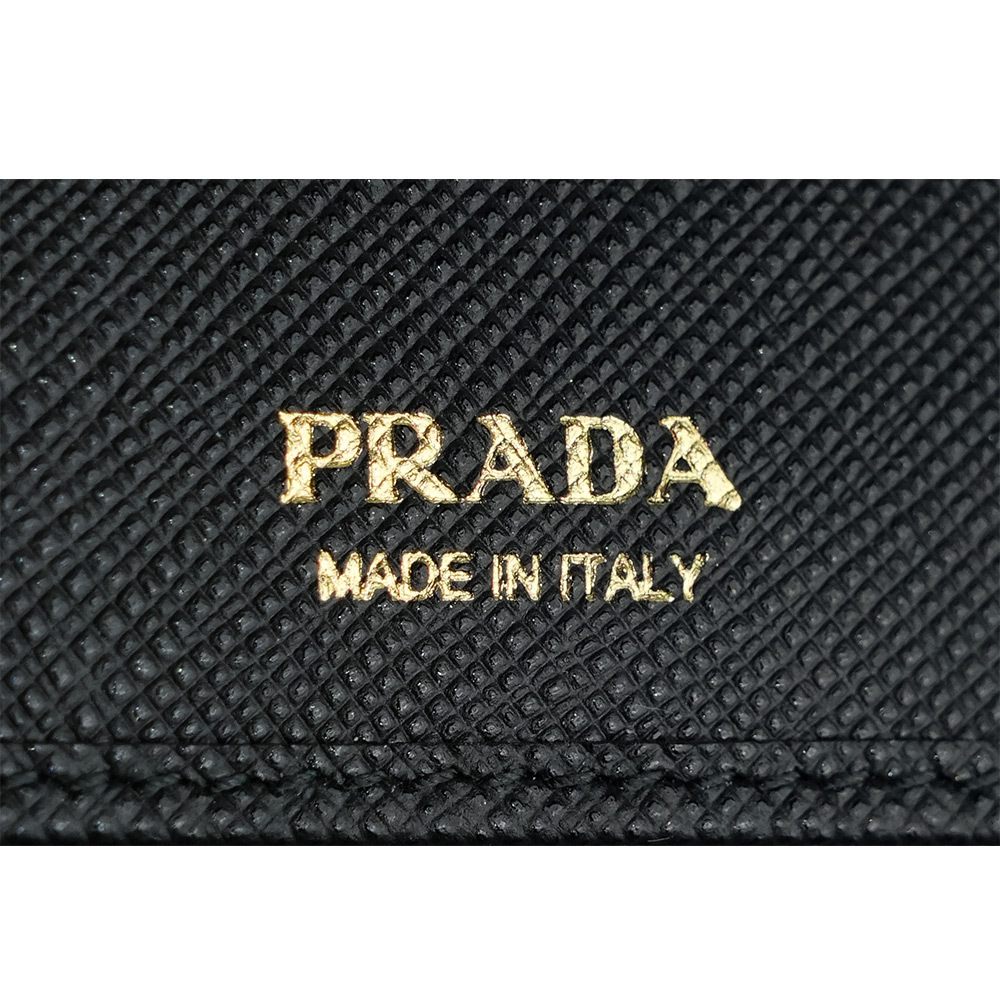 【PRADA】金字浮雕Logo 防刮牛皮卡片短夾(黑色)1ML047 QWA F0002