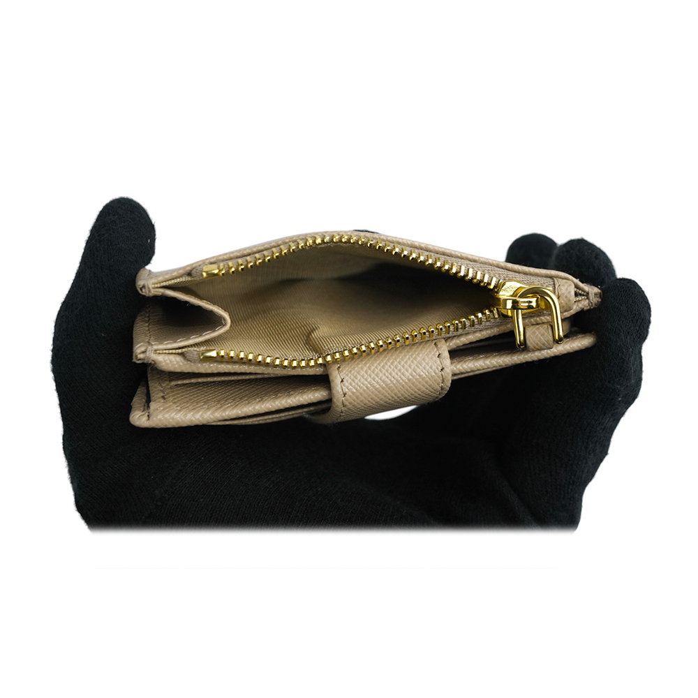 【PRADA】金字浮雕Logo 防刮牛皮卡片短夾(藕粉色)1ML047 QWA F0236