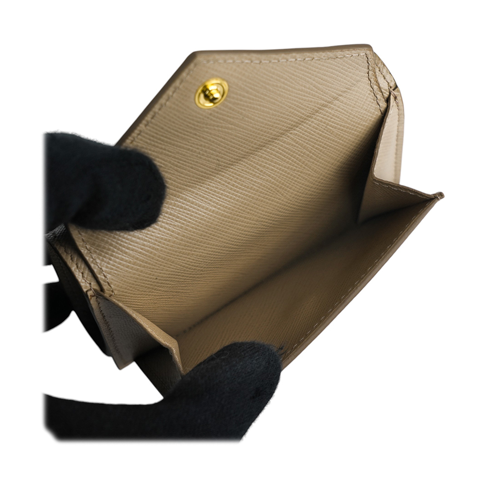 【PRADA】浮雕Logo防刮皮革信封造型迷你三折短夾(藕粉色)1MH021 QWA F0236