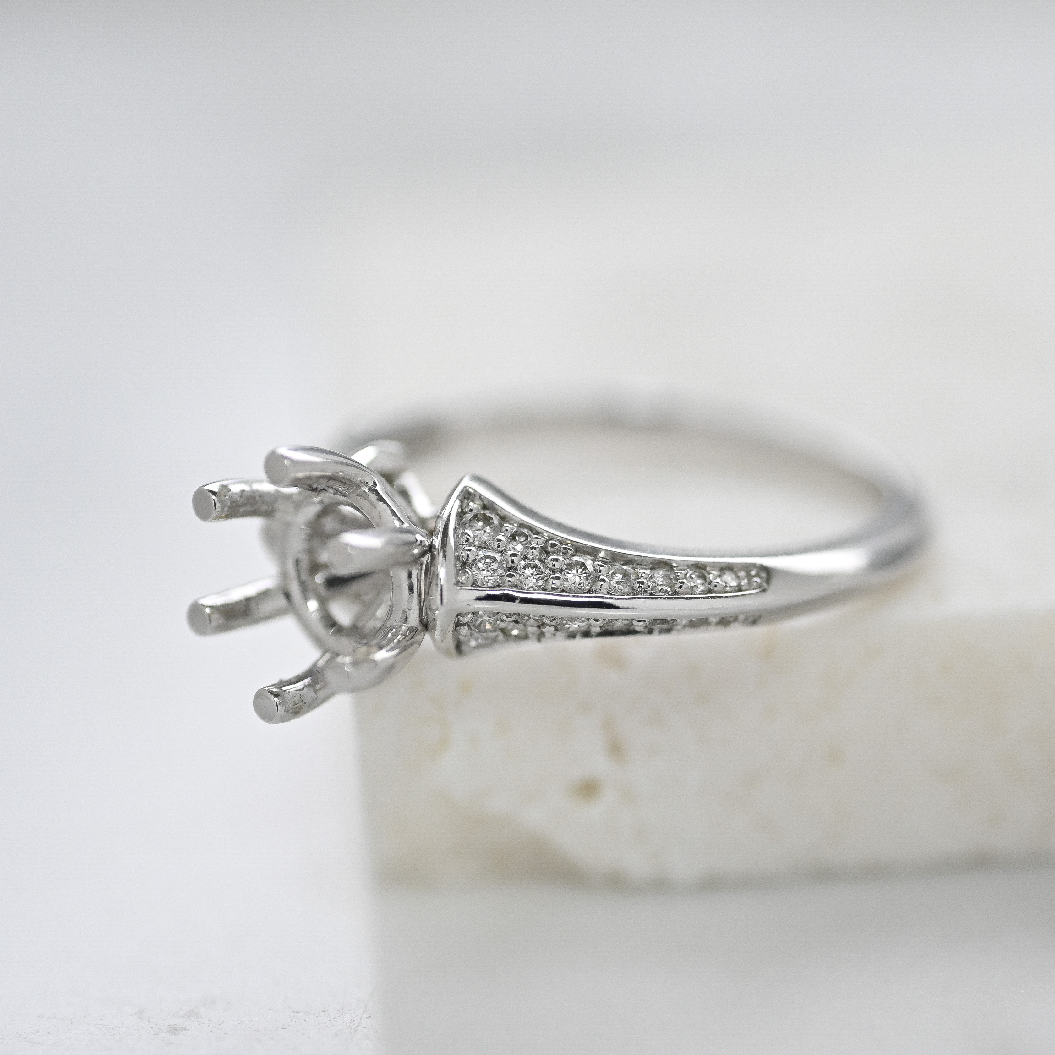 18K 1.00ct Diamond Ring Setting