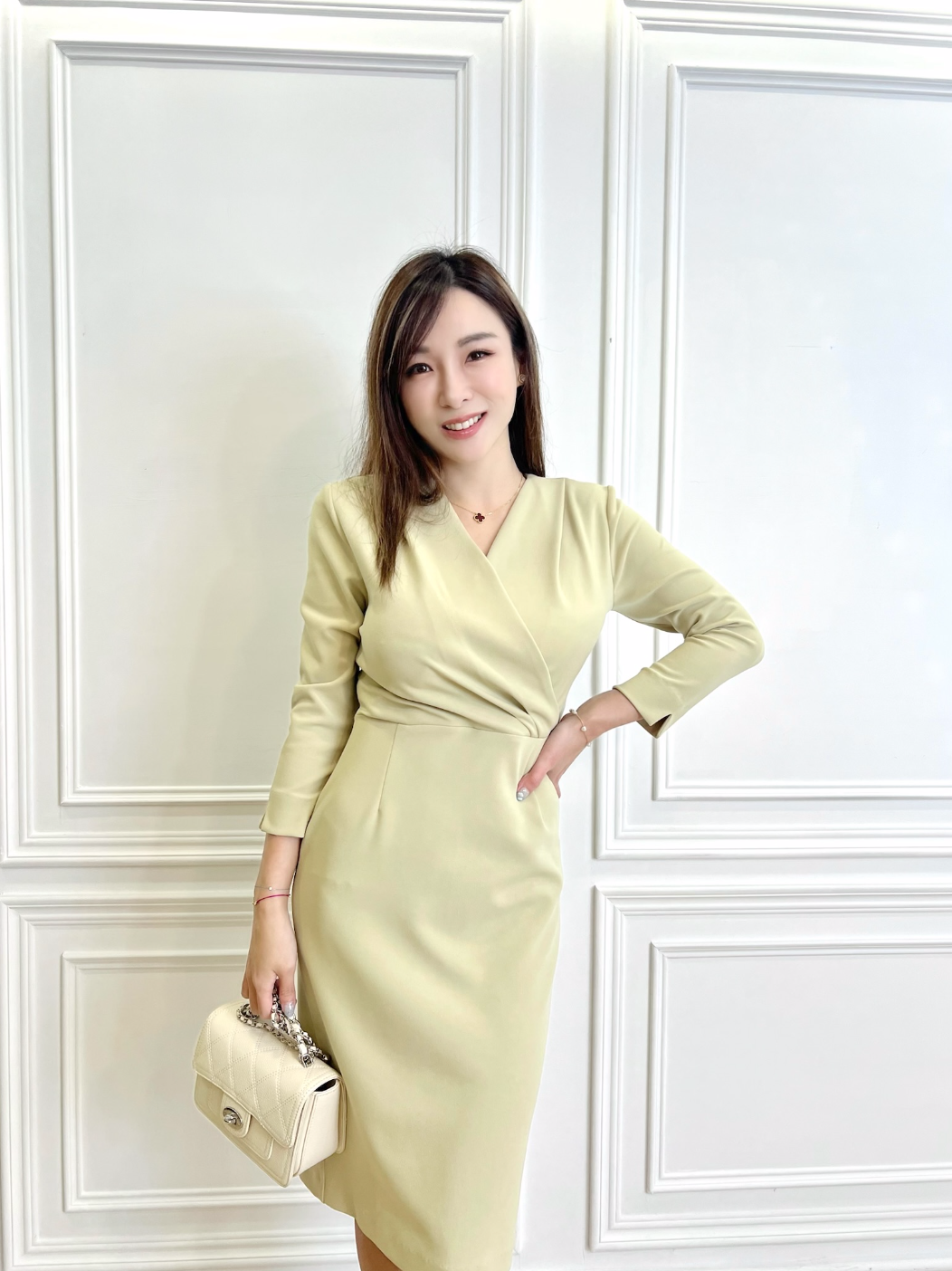 典雅Ｖ領側抓皺洋裝