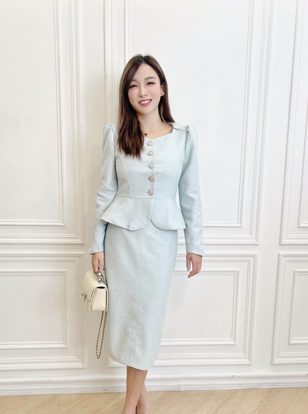 輕奢方V領合身套裝