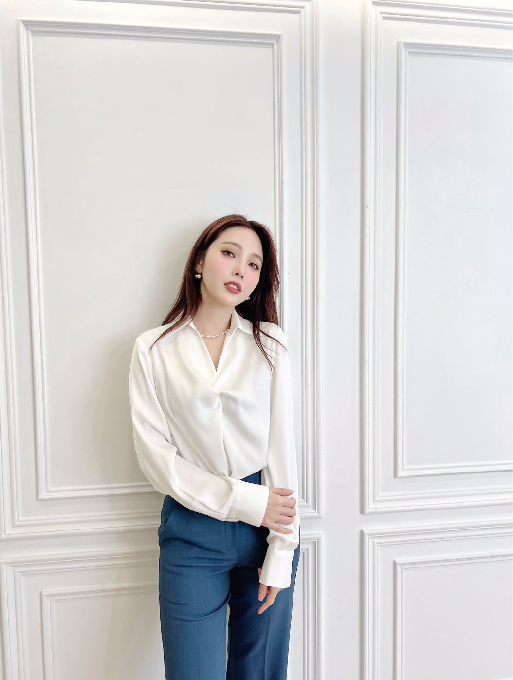 翻領扭結光澤上衣