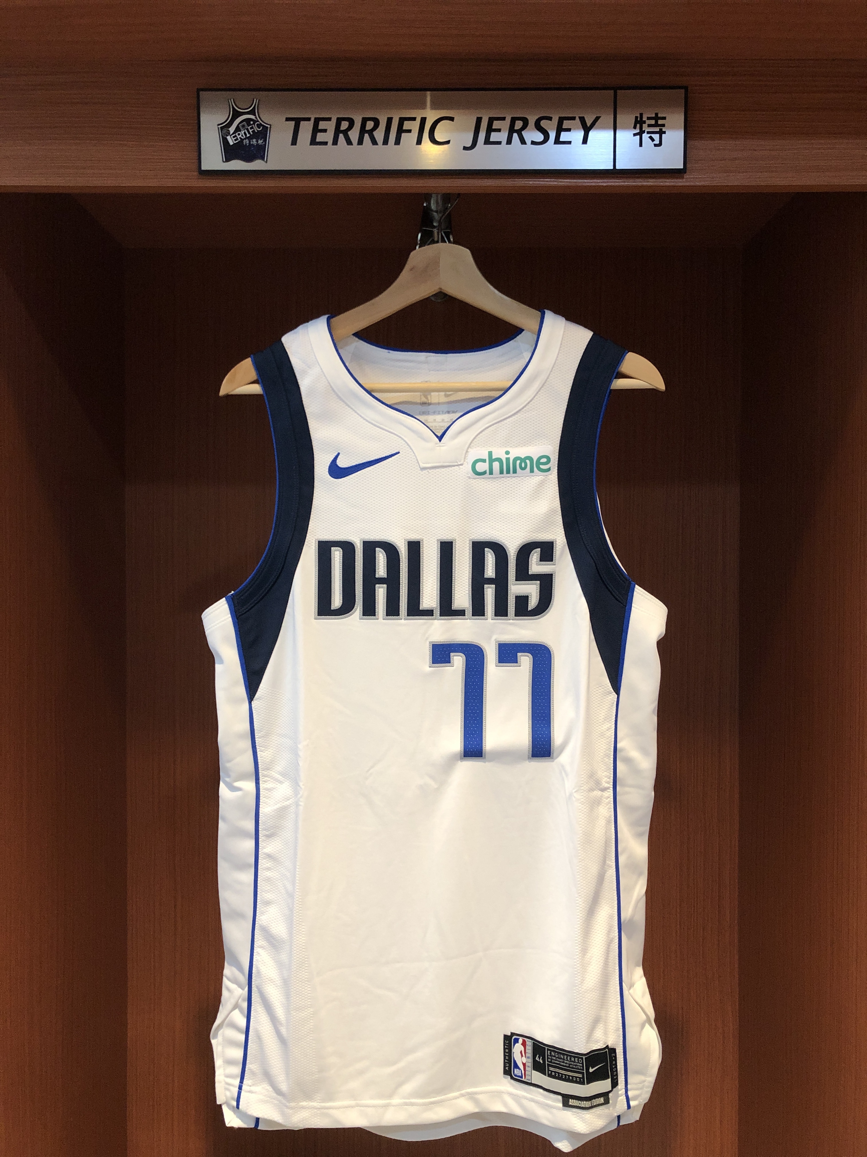 NBA球衣 Luka Doncic 達拉斯小牛白 Association Nike Authentic 球員版 電繡 含贊助商標 全新