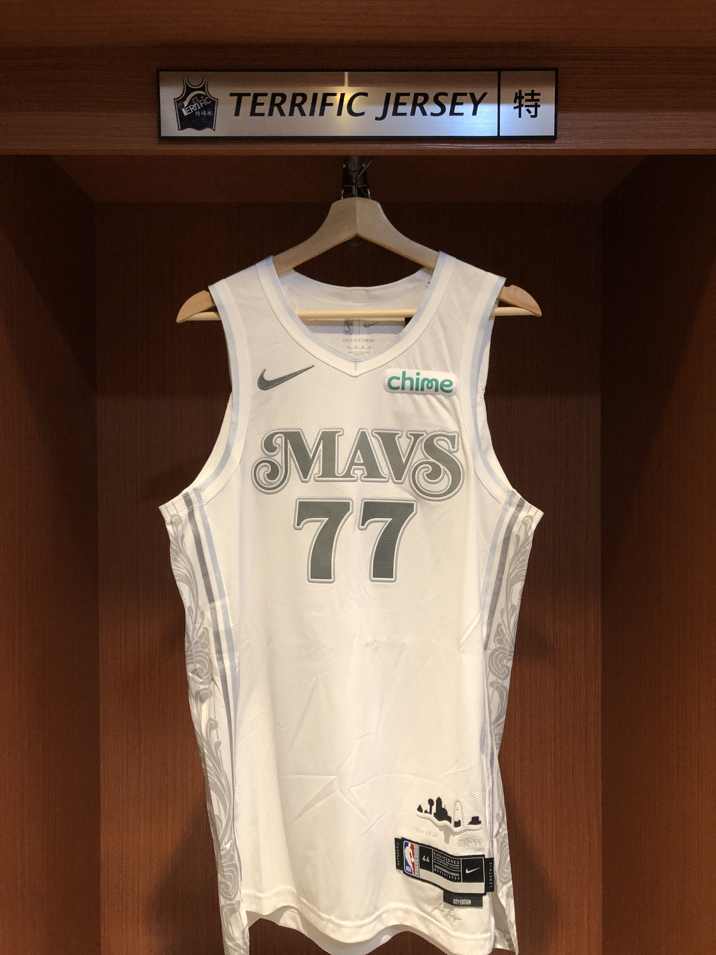 NBA球衣 Luka Doncic 達拉斯小牛城市 City Nike Authentic 球員版 電繡 含贊助商標 全新