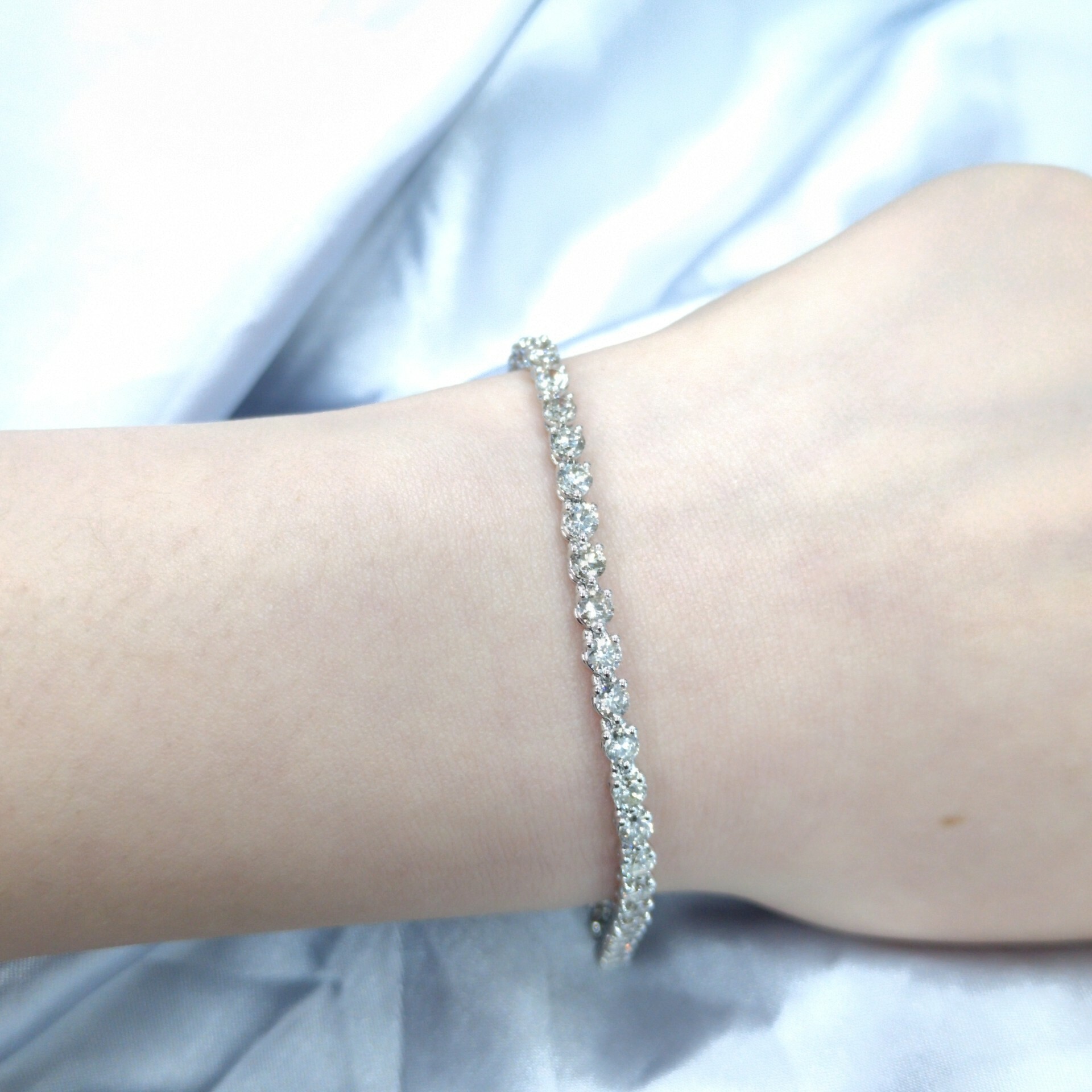 全新18K白金4卡23份3爪鑽石手鍊