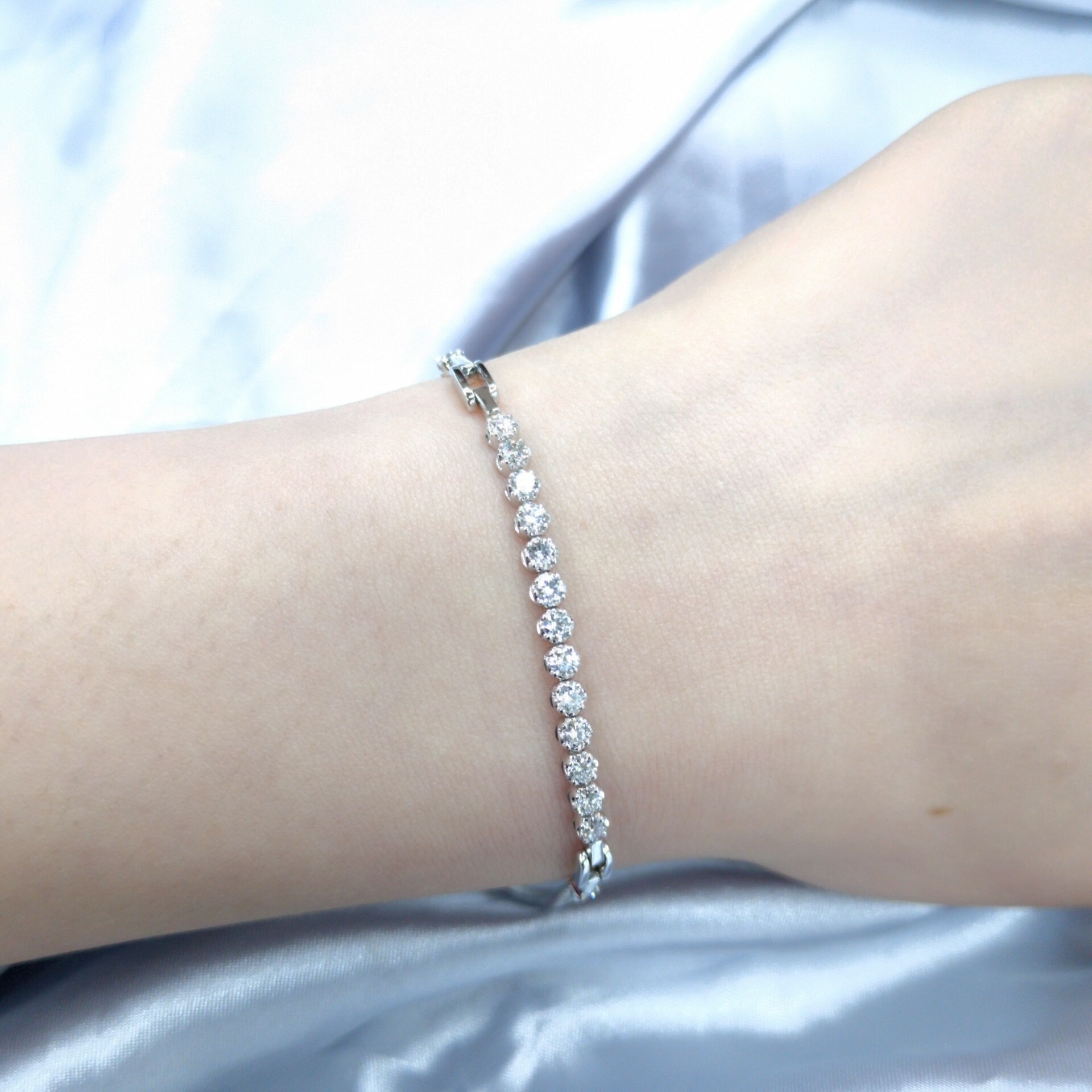 全新18K白金70份鑽石軟鍊鈪