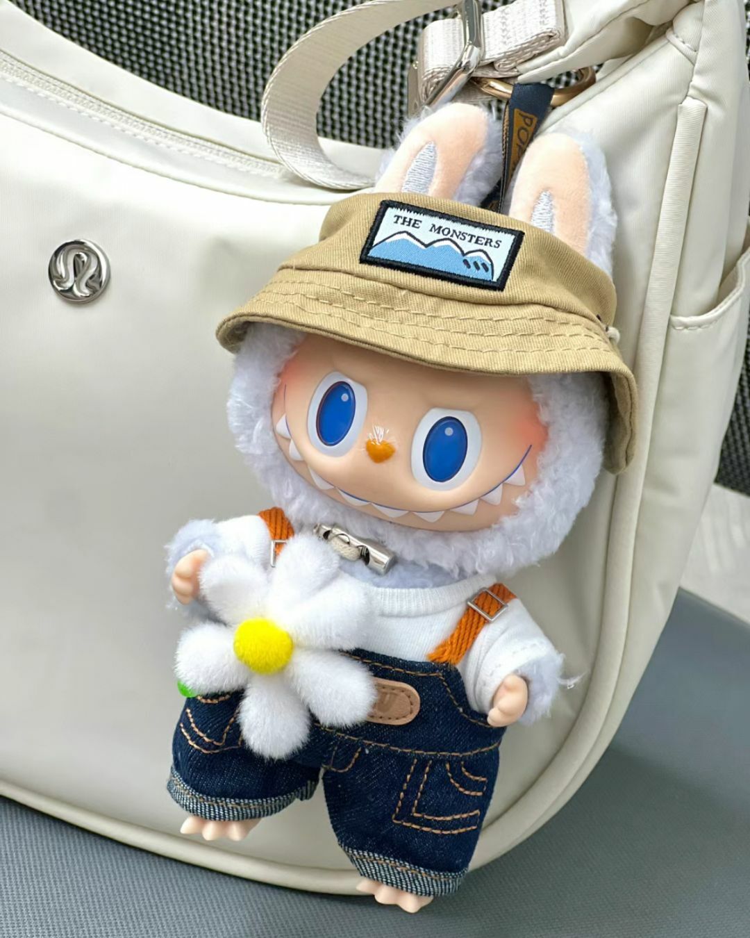 POP MART THE MONSTERS 春天野在家系列 - 搪膠毛絨公仔掛件