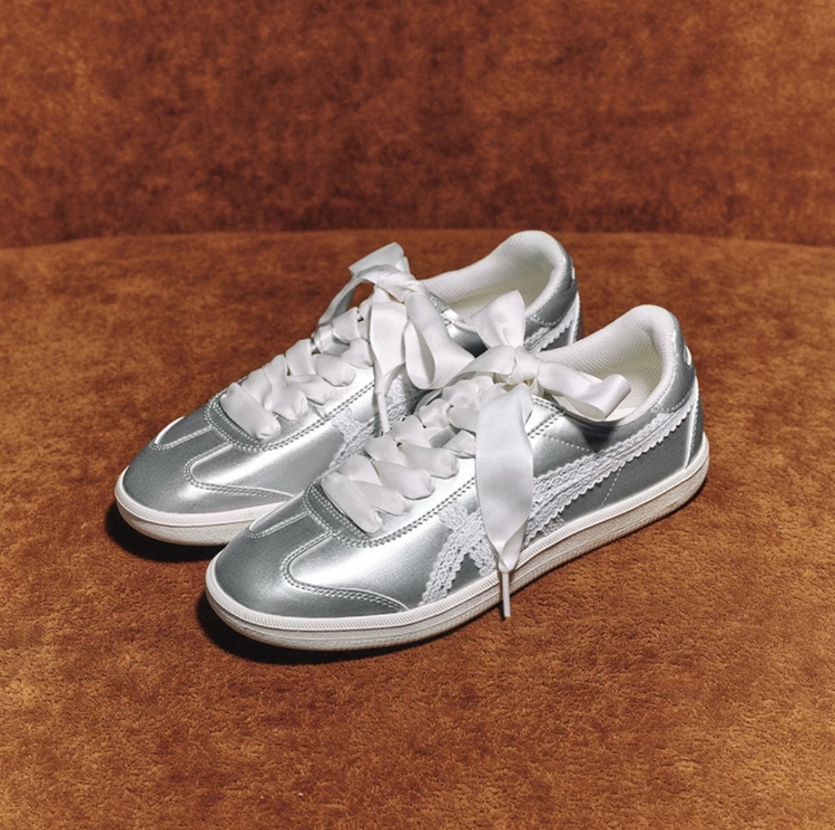 お得な情報満載 Onitsuka 鬼塚虎奶油白銀蕾絲緞帶德訓鞋1183C340-020/ Tokuten Tiger その他
