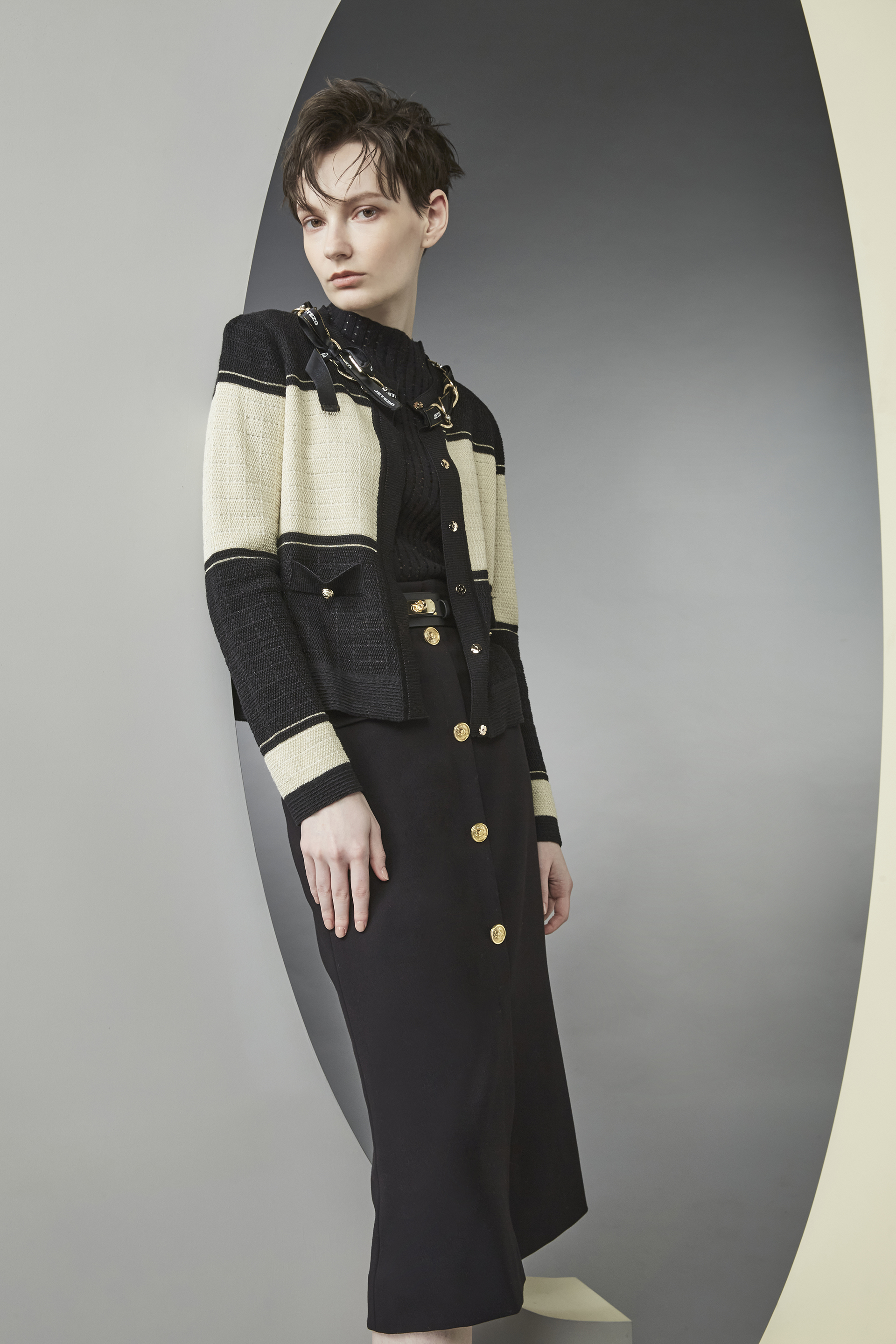 BB1AC229D1 名媛輕奢金釦拼色針織連帽外套 (官網限定）