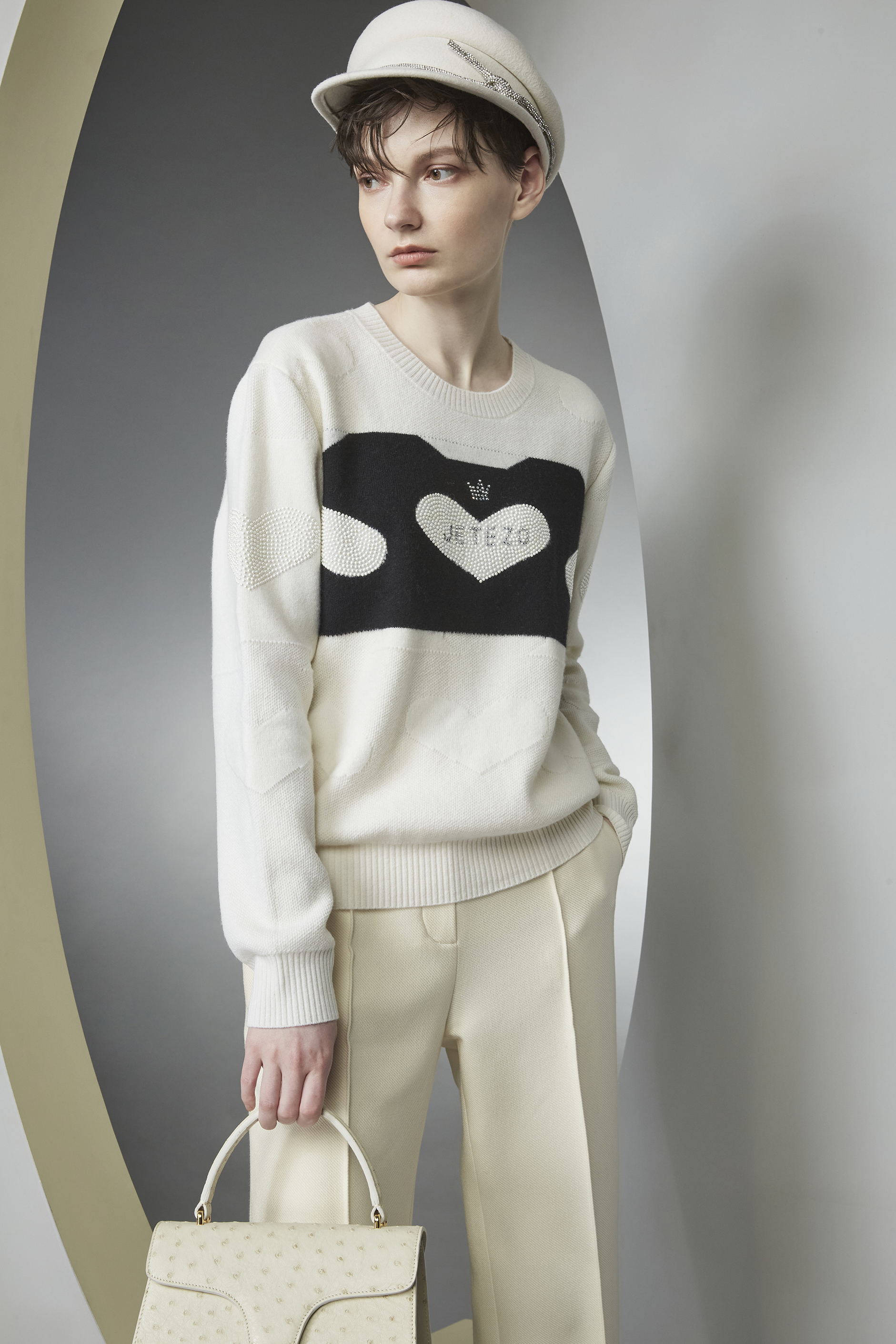 BB1HC215A1 大愛心針織上衣