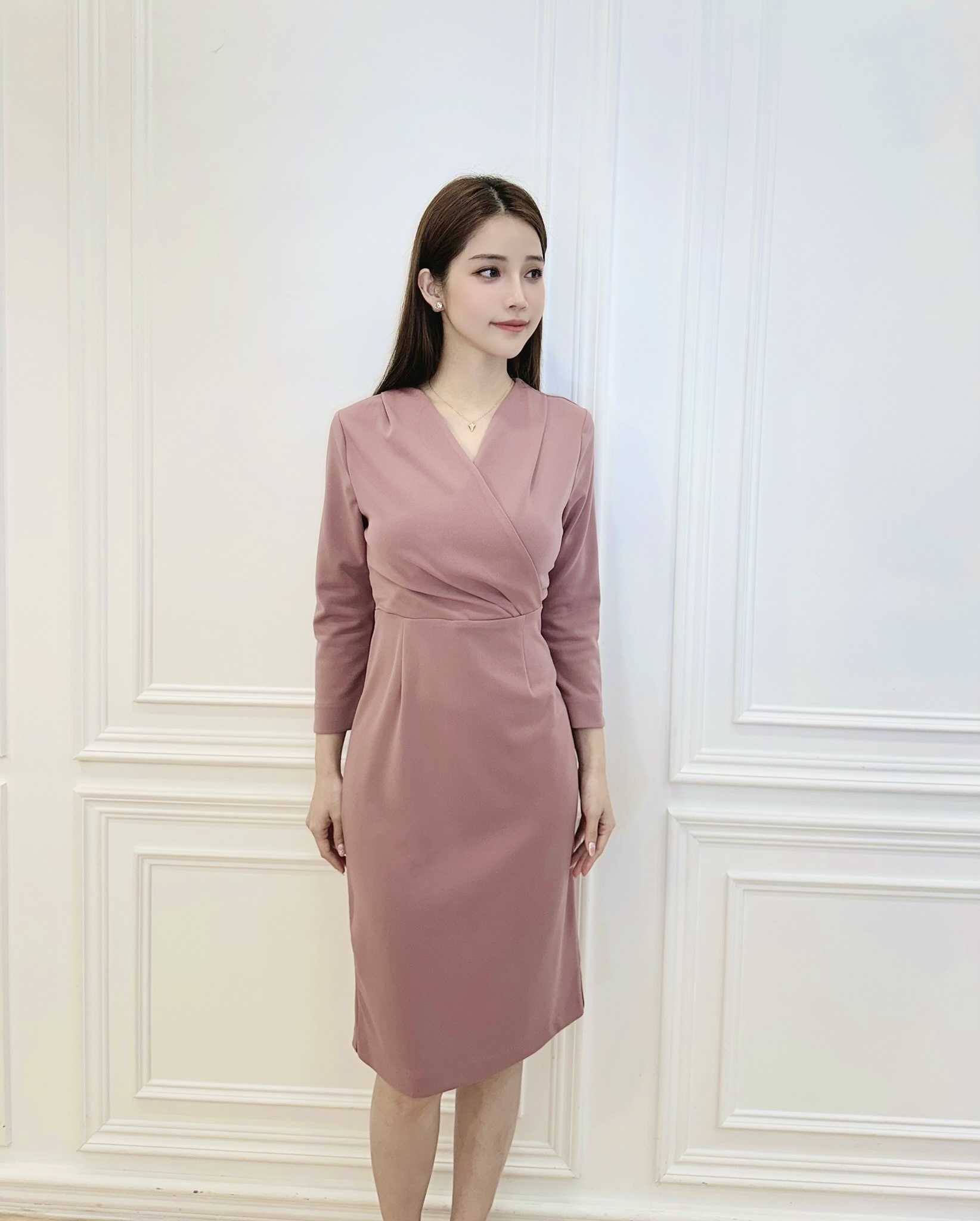 典雅Ｖ領側抓皺洋裝