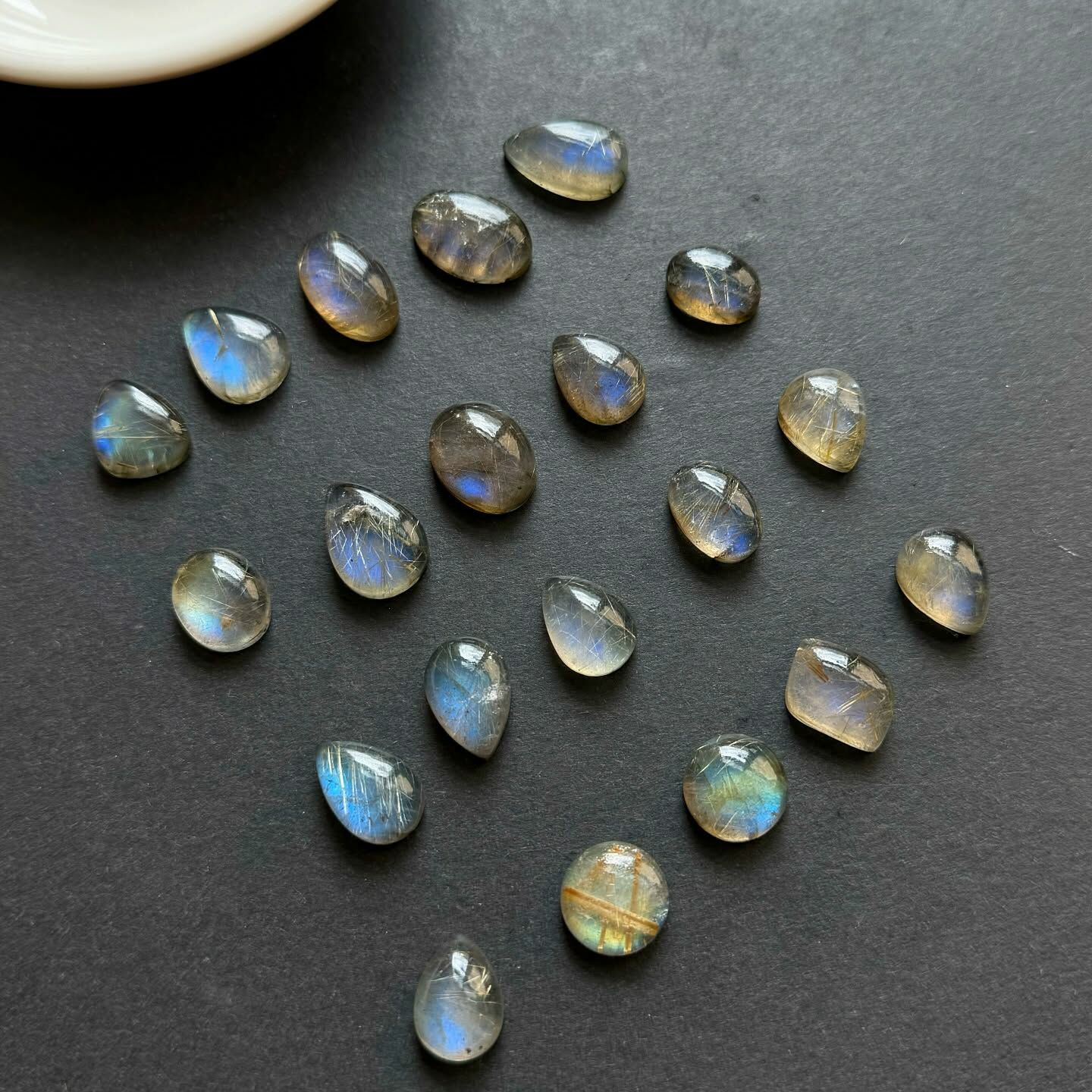 [原石] 鈦髮晶+拉長石（天然水晶加工貼合）水晶蛋面