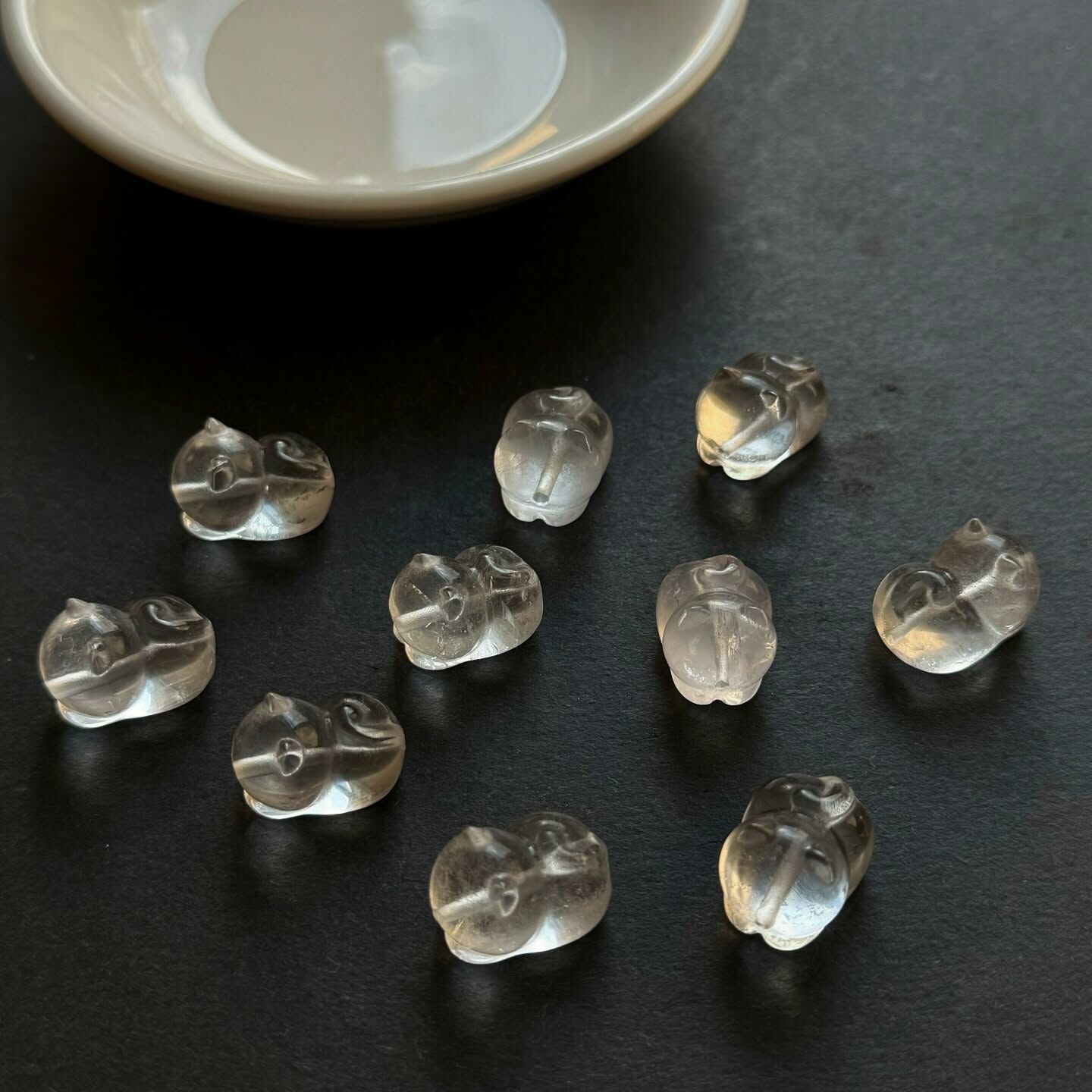[原石] 白水晶 趴趴貓 通孔 水晶串珠材料