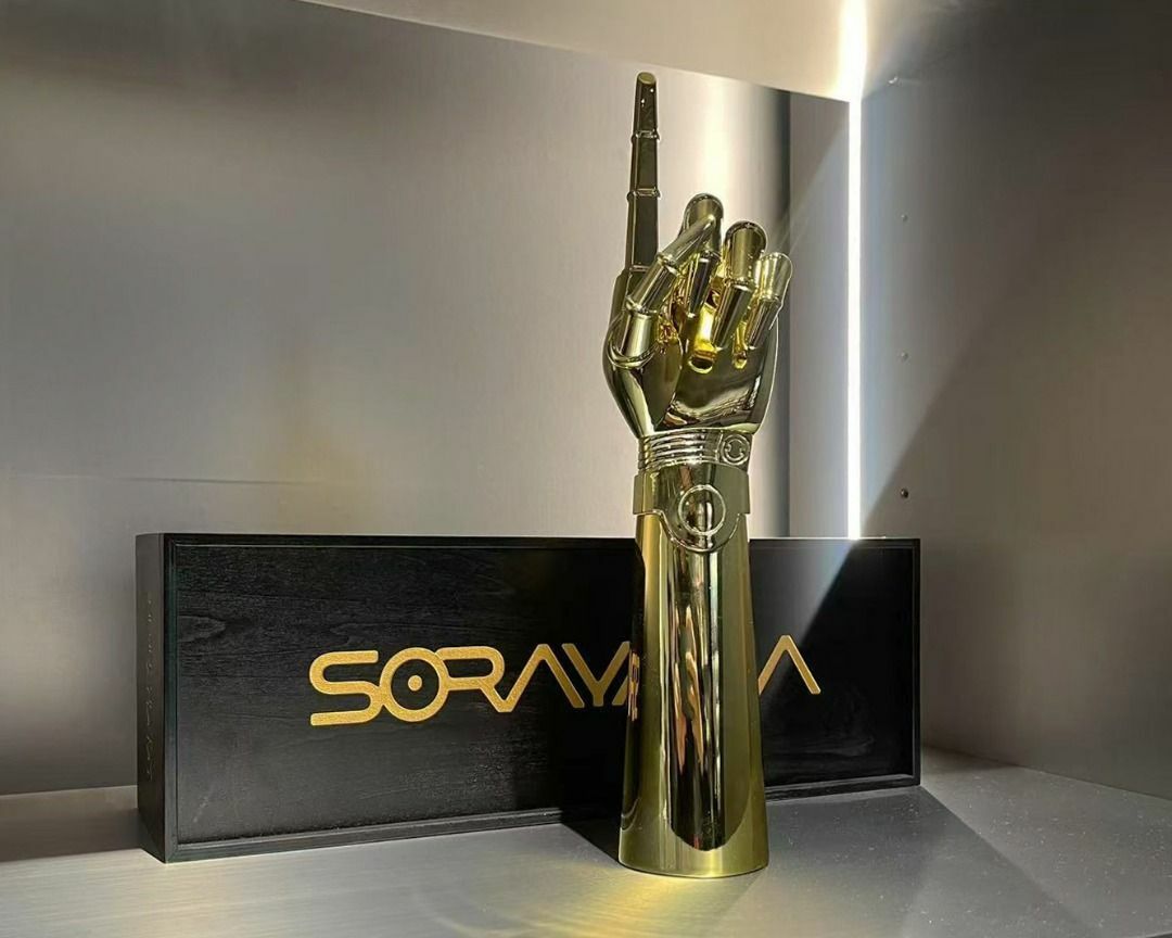 Hajime Sorayama Sexy Robot Gold Finger 空山基 金手指