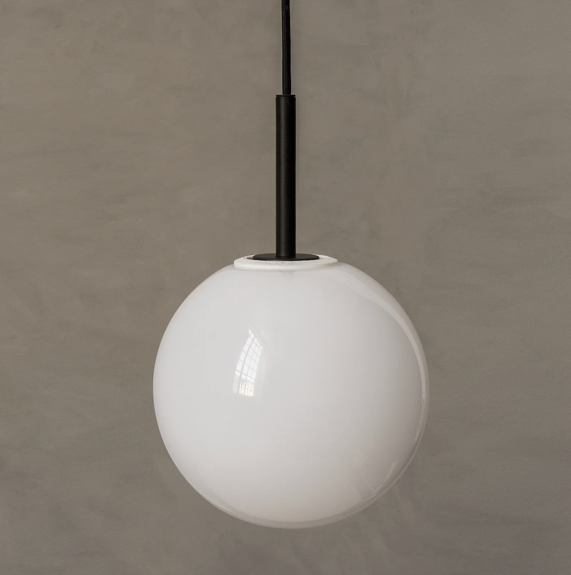 Audo TR 吊燈 (霧白色燈罩/ 黑色支架/ 220V)