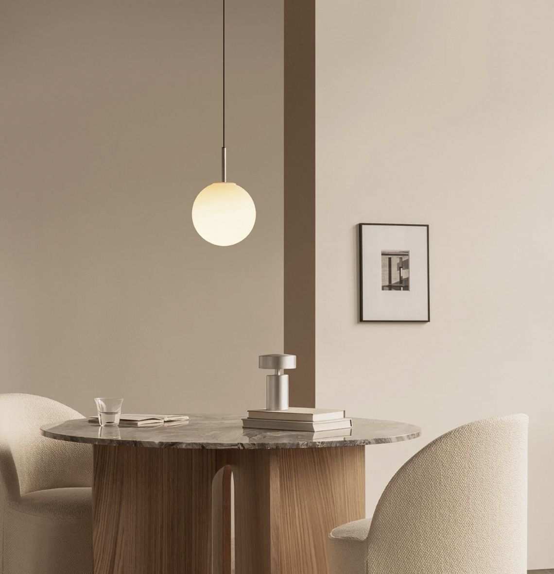 Audo TR 吊燈 (霧白色燈罩/ 黑色支架/ 220V)