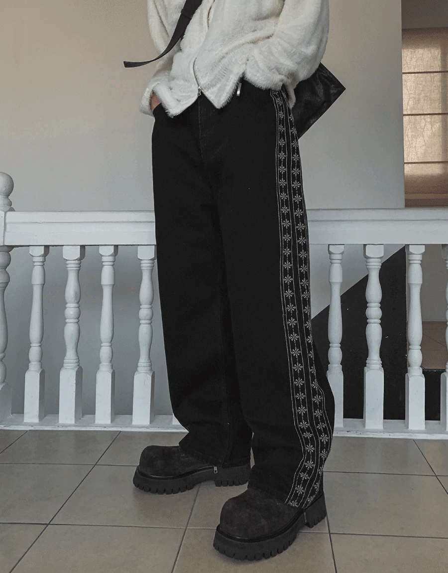 魯塔刺繡牛仔褲