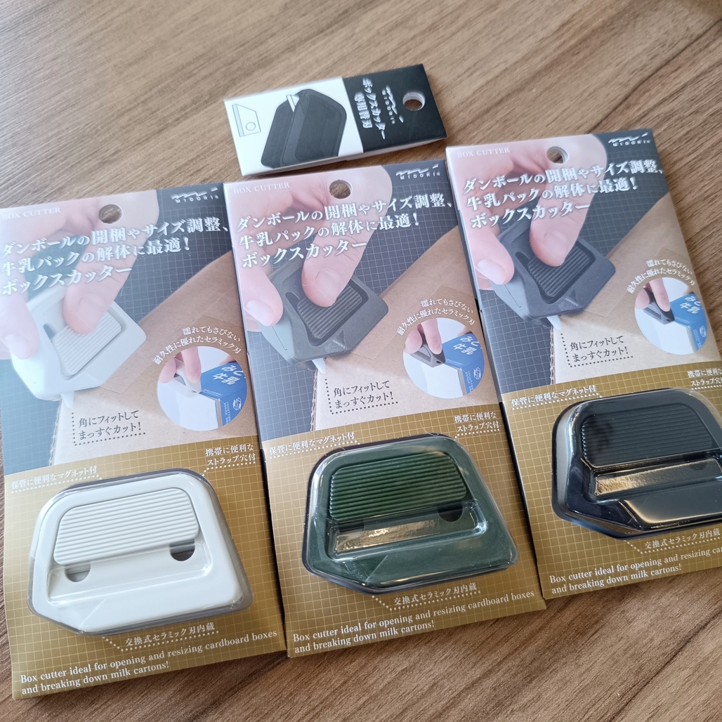 日本MIDORI．磁吸陶瓷拆箱刀 三色