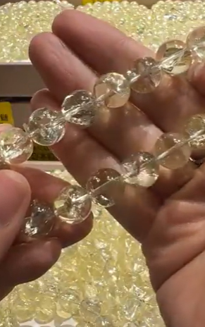 250925 - A67 11mm++冰透體黃阿賽手串