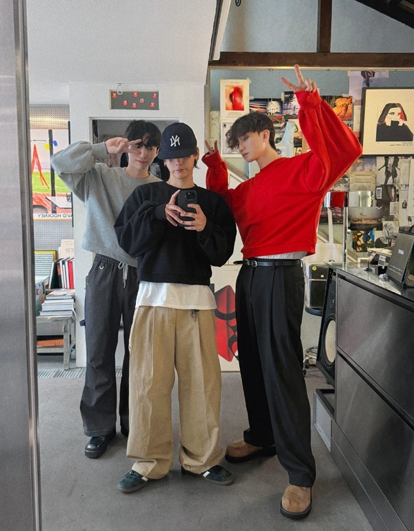 落肩寬鬆短款大學T