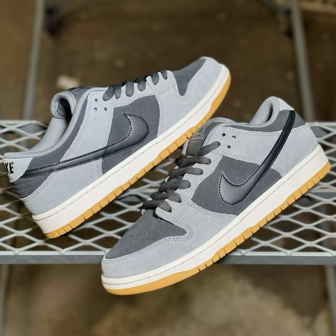 Nike SB Dunk Low Dark Smoke Grey 黑灰 煙灰 麂皮 低筒休閒鞋 滑板鞋