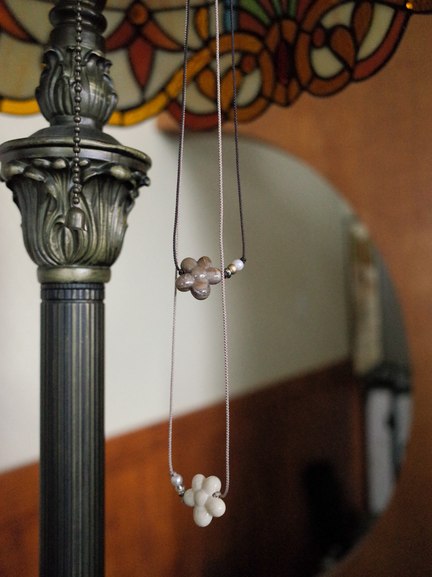 streamline milk candy floret rope necklace