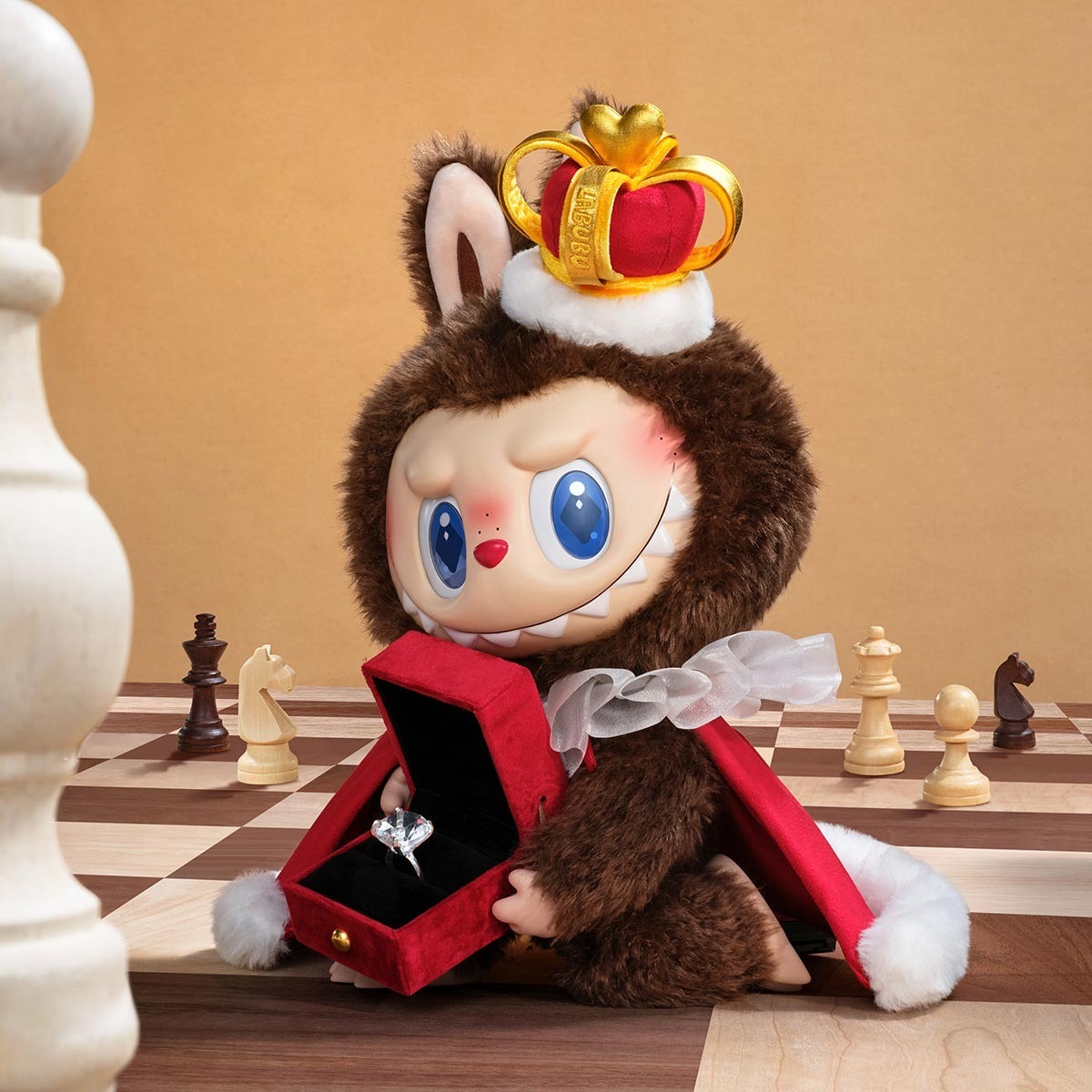 現貨┃LABUBU THE MONSTERS Let's Checkmate Series-Vinyl Plush Doll 象棋大冒險系列 國王👑